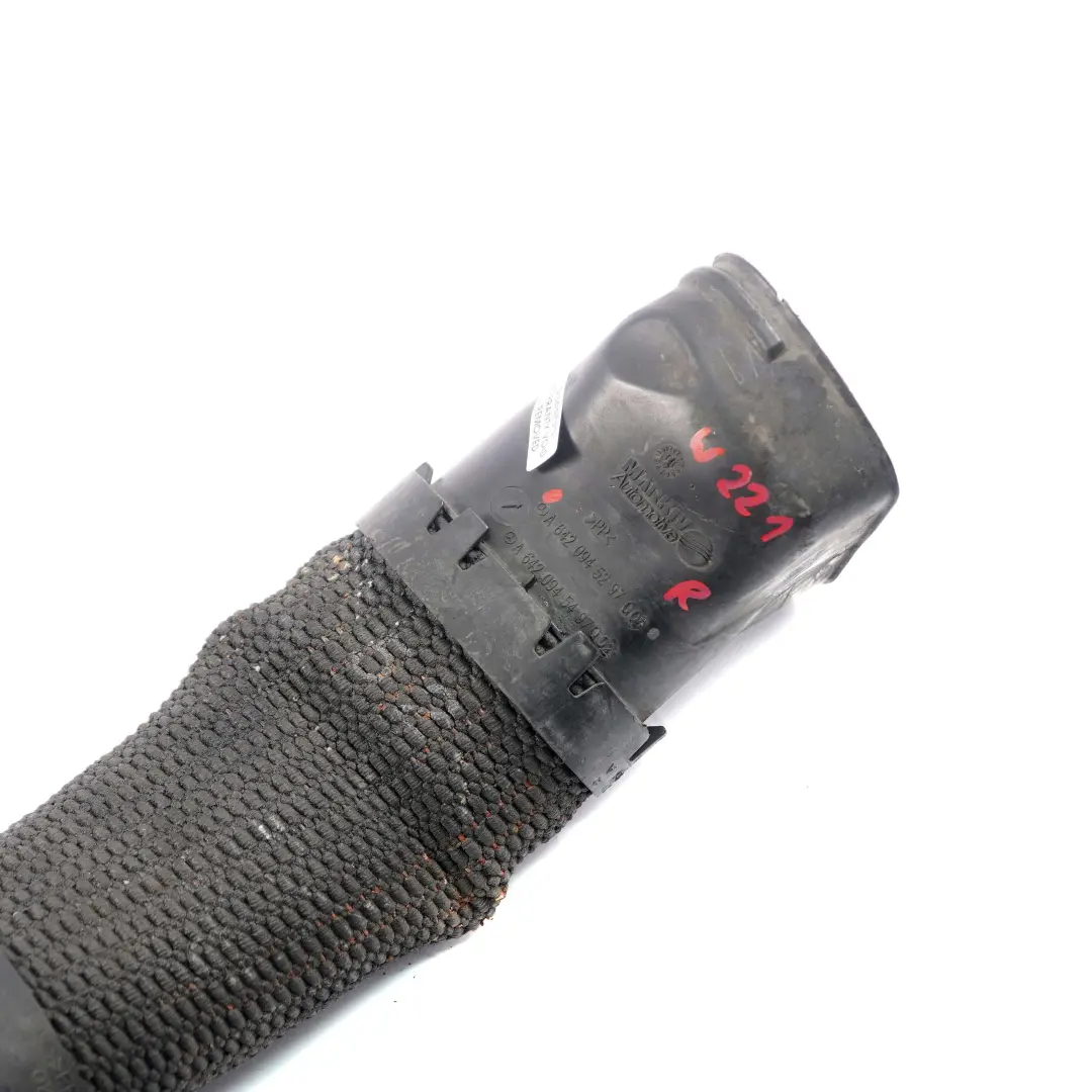 Lufteinlassschlauch Rohr rechts OM642 Dieselmotor für Mercedes W221 mit Teilenummer A6420945297 Mercedes W221 Lufteinlassschlauch Rohr rechts OM642 Dieselmotor - SKU A6420945297 - Teilenummer A6420945297