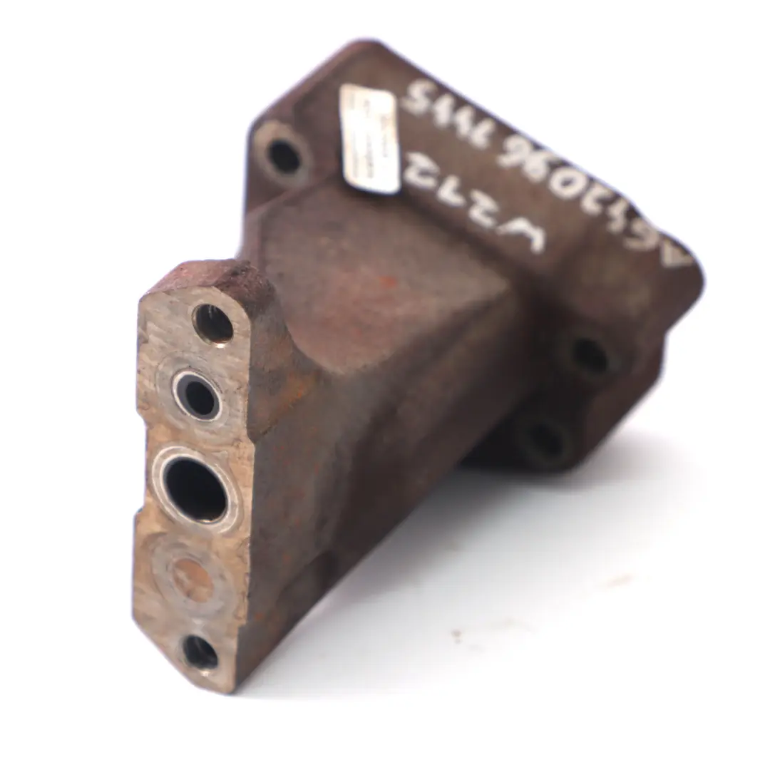 Staffa Turbocompressore Mercedes W204 W212 OM642 Supporto Del Turbo A6420961445 per con numero di parte A6420960100 Staffa Turbocompressore Mercedes W204 W212 OM642 Supporto Del Turbo A6420961445 - SKU A6420960100 - Numero di parte A6420960100