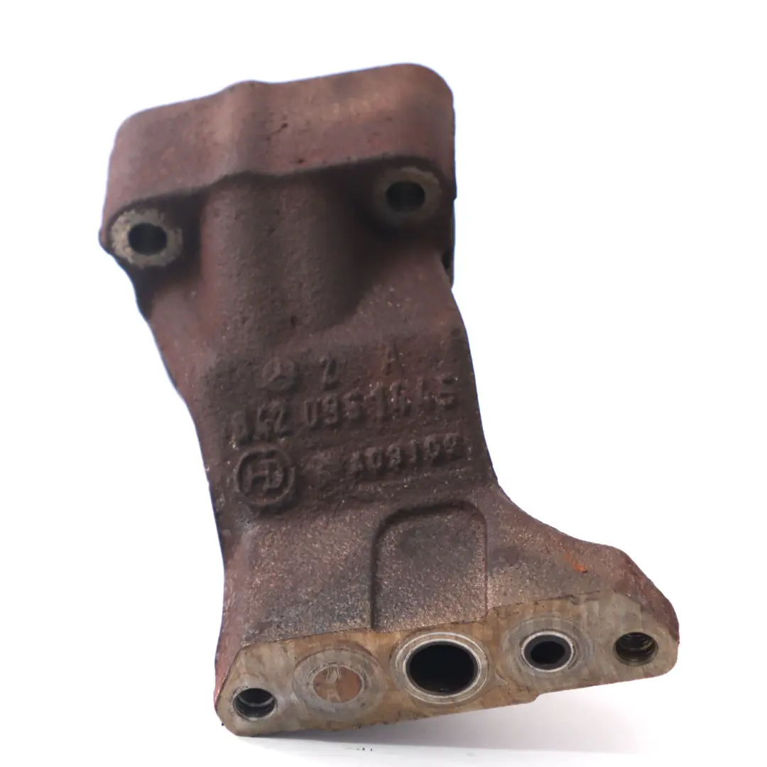  Soporte Turbo Mercedes W204 W212 OM642 Soporte Turbo A6420961445 - SKU A6420960100 - Número de pieza A6420960100