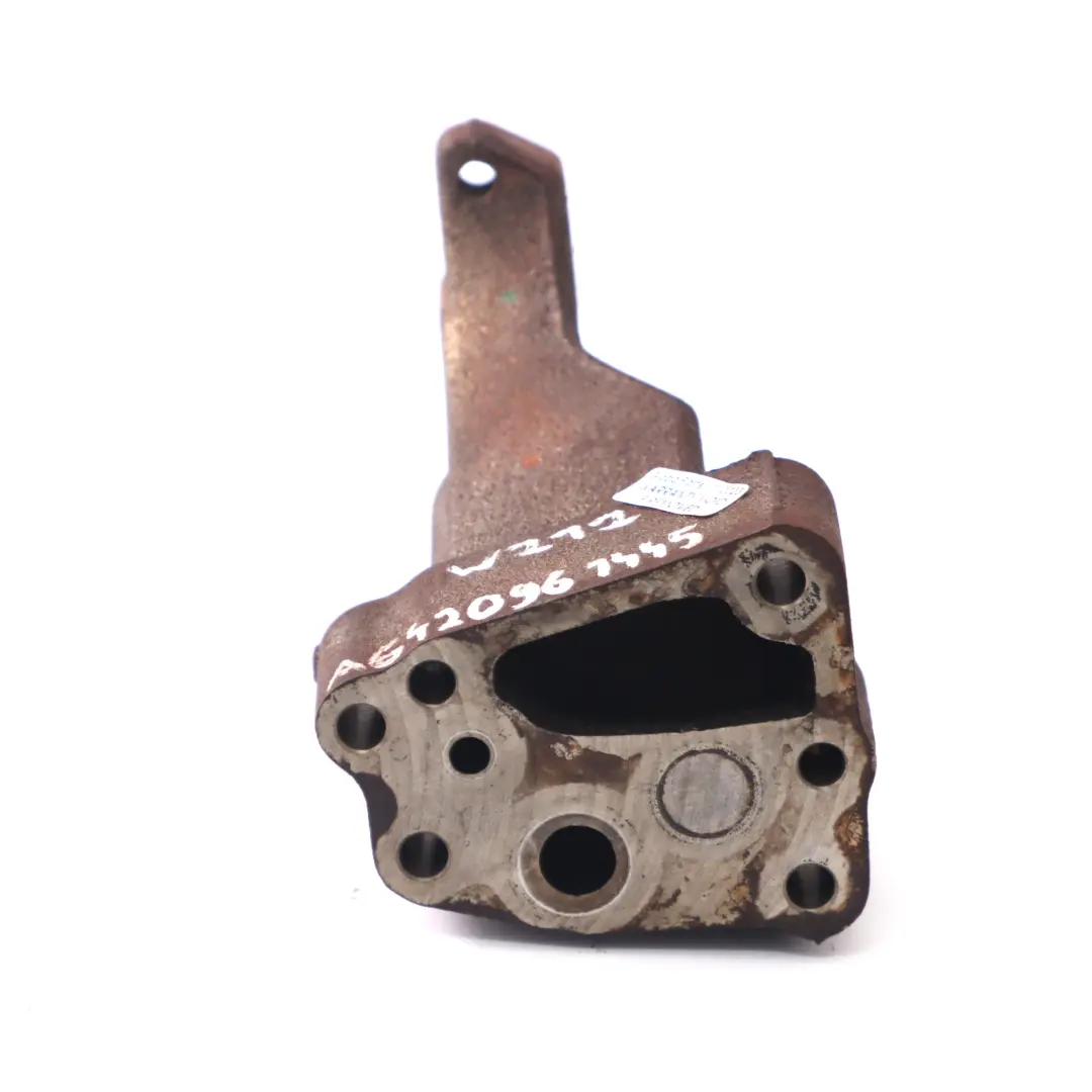  Support Turbocompresseur Mercedes W204 W212 OM642 Support De Turbo A6420961445 - SKU A6420960100 - Numéro de pièce A6420960100