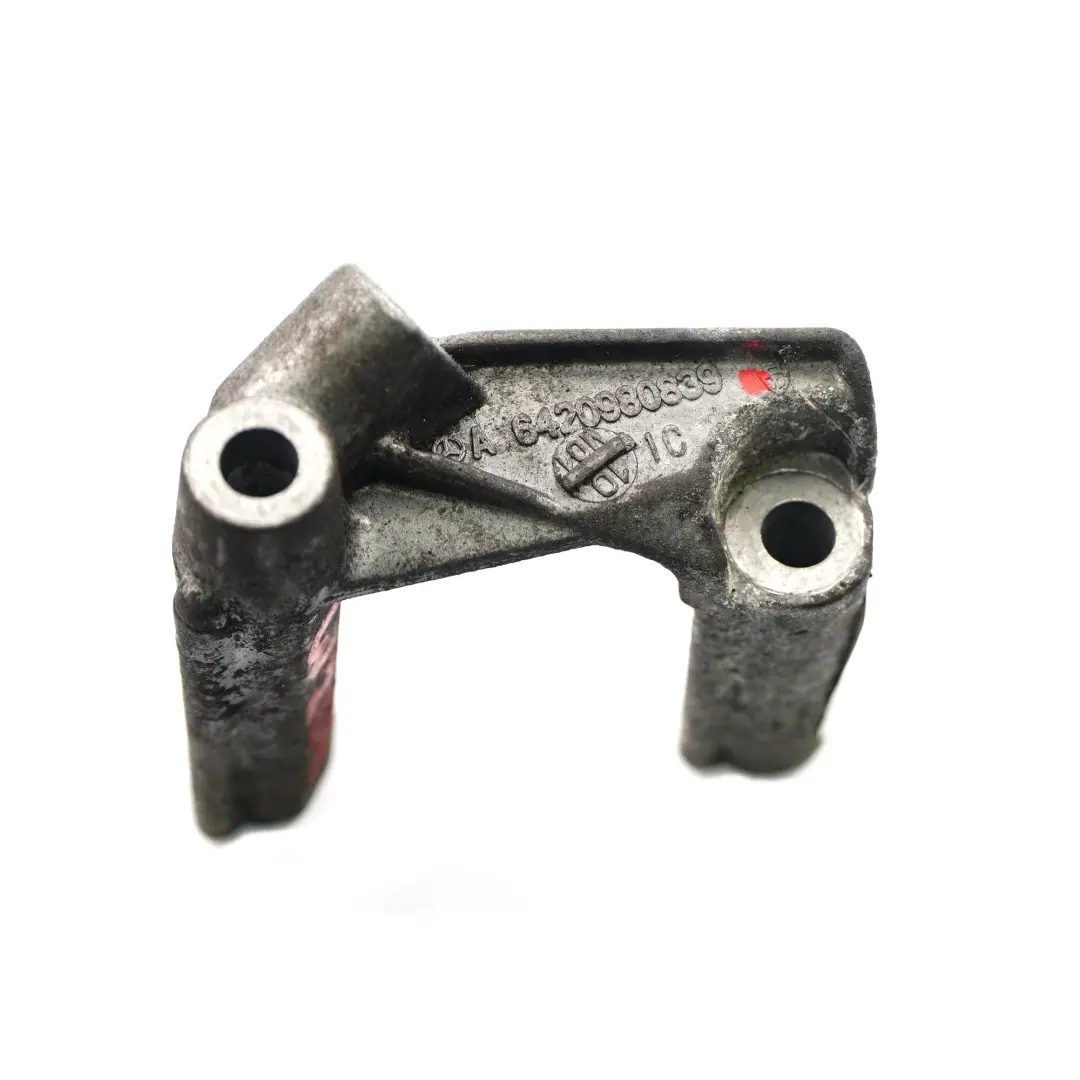 Carrier Air Charge Pipe Mount Support OM642 Diesel to Mercedes W204 with Part number A6420980839 Mercedes W204 Carrier Air Charge Pipe Mount Support OM642 Diesel - SKU A6420980839 - Part number A6420980839