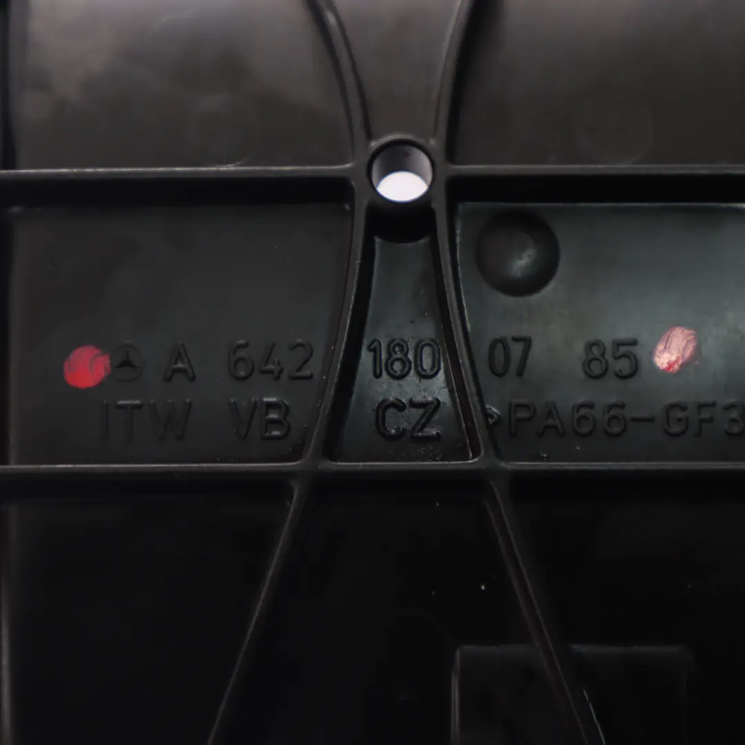 OM642 Płyta Przegrody Miski Olejowej Osłona do Mercedes W204 o numerze A6421800785 Mercedes W204 OM642 Płyta Przegrody Miski Olejowej Osłona - SKU A6421800785 - Numer Części A6421800785