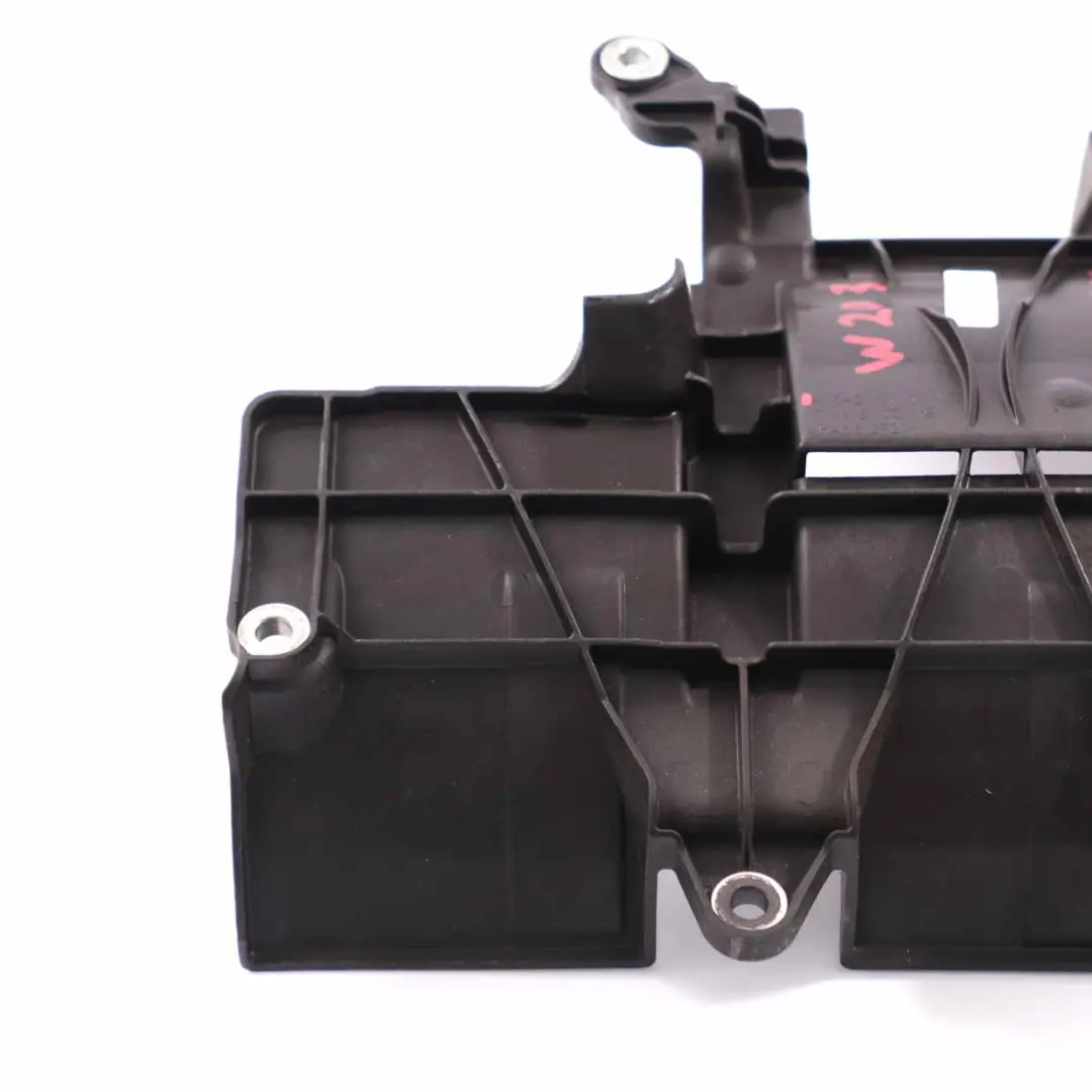 Abdeckplatte Mercedes W204 OM642 Ölwannenschmiersystem für mit Teilenummer A6421800885 Abdeckplatte Mercedes W204 OM642 Ölwannenschmiersystem - SKU A6421800885 - Teilenummer A6421800885