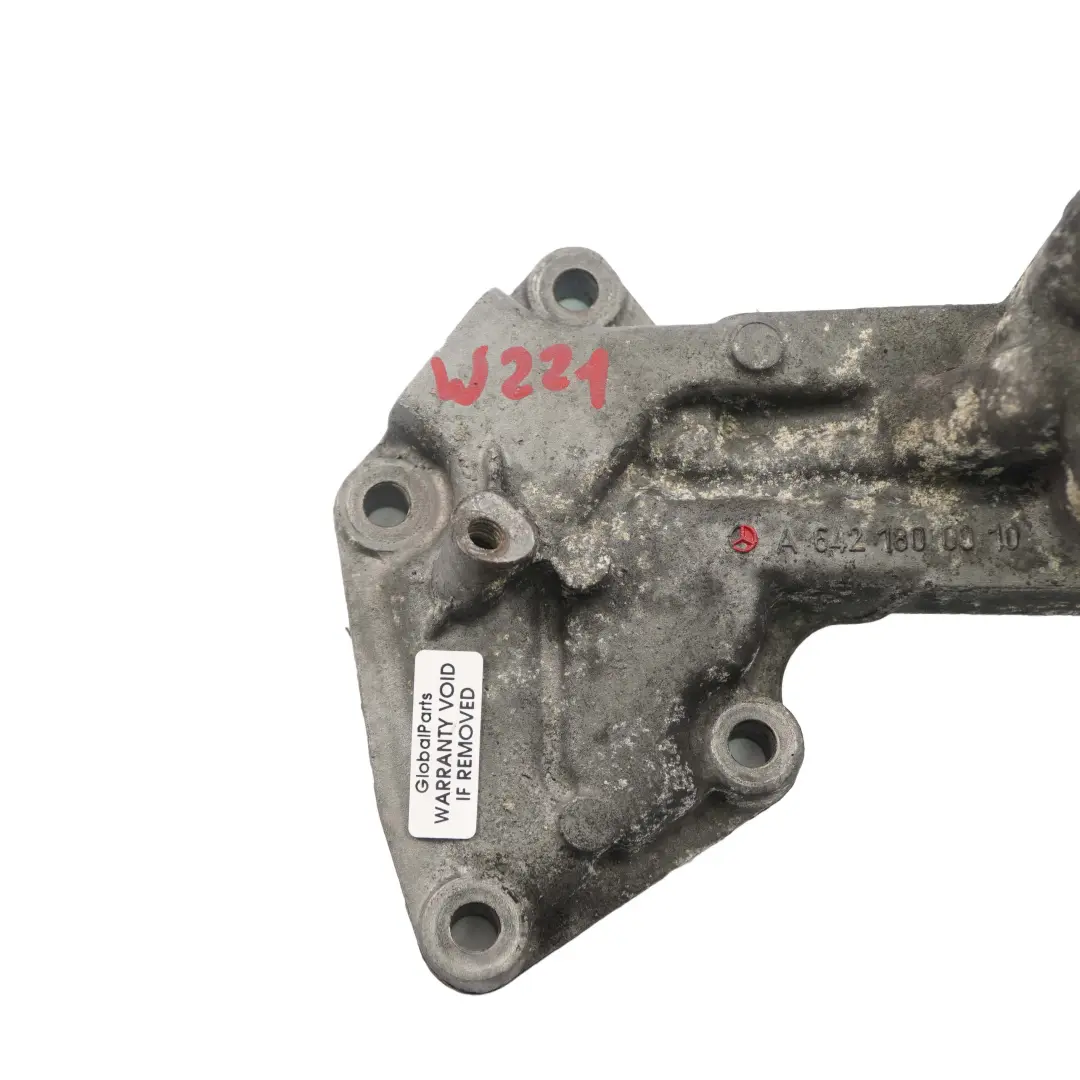 Mocowanie Łapa Filtra Oleju do Mercedes W212 W221 o numerze A6421801410 Mercedes W212 W221 Mocowanie Łapa Filtra Oleju - SKU A6421801410 - Numer Części A6421801410