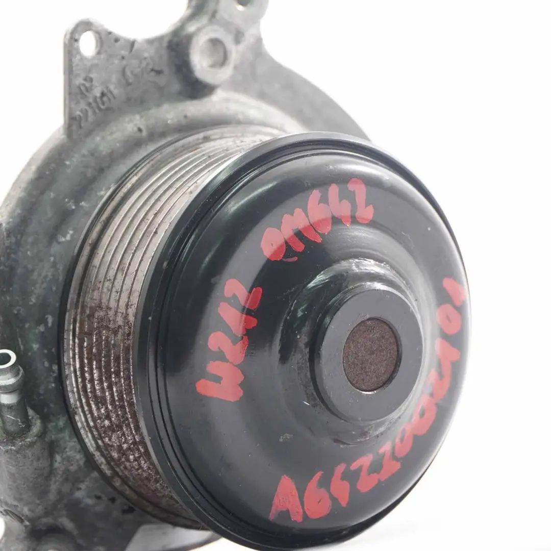 OM642 Pompe moteur diesel Unité d'eau refroidissement Mercedes W212 - SKU A6422002101 - Numéro de pièce A6422002101