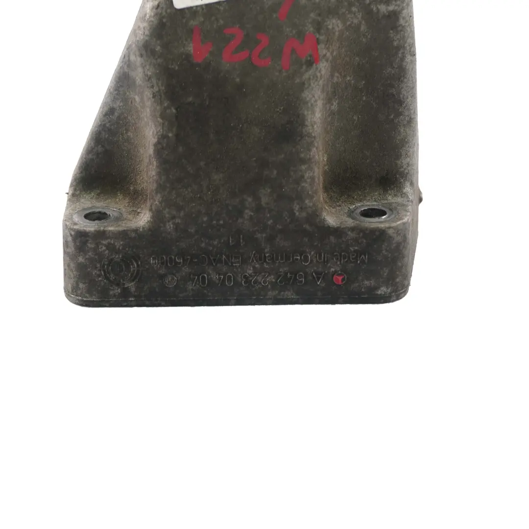 Mercedes W221 OM642 Motor Halterung Halter Links - SKU A6422230404 - Teilenummer A6422230404
