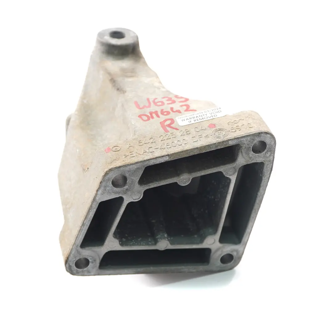 Carrier Mercedes Vito W639 OM642 Engine Suspension Right Carrier to with Part number A6422232804 Carrier Mercedes Vito W639 OM642 Engine Suspension Right Carrier - SKU A6422232804 - Part number A6422232804