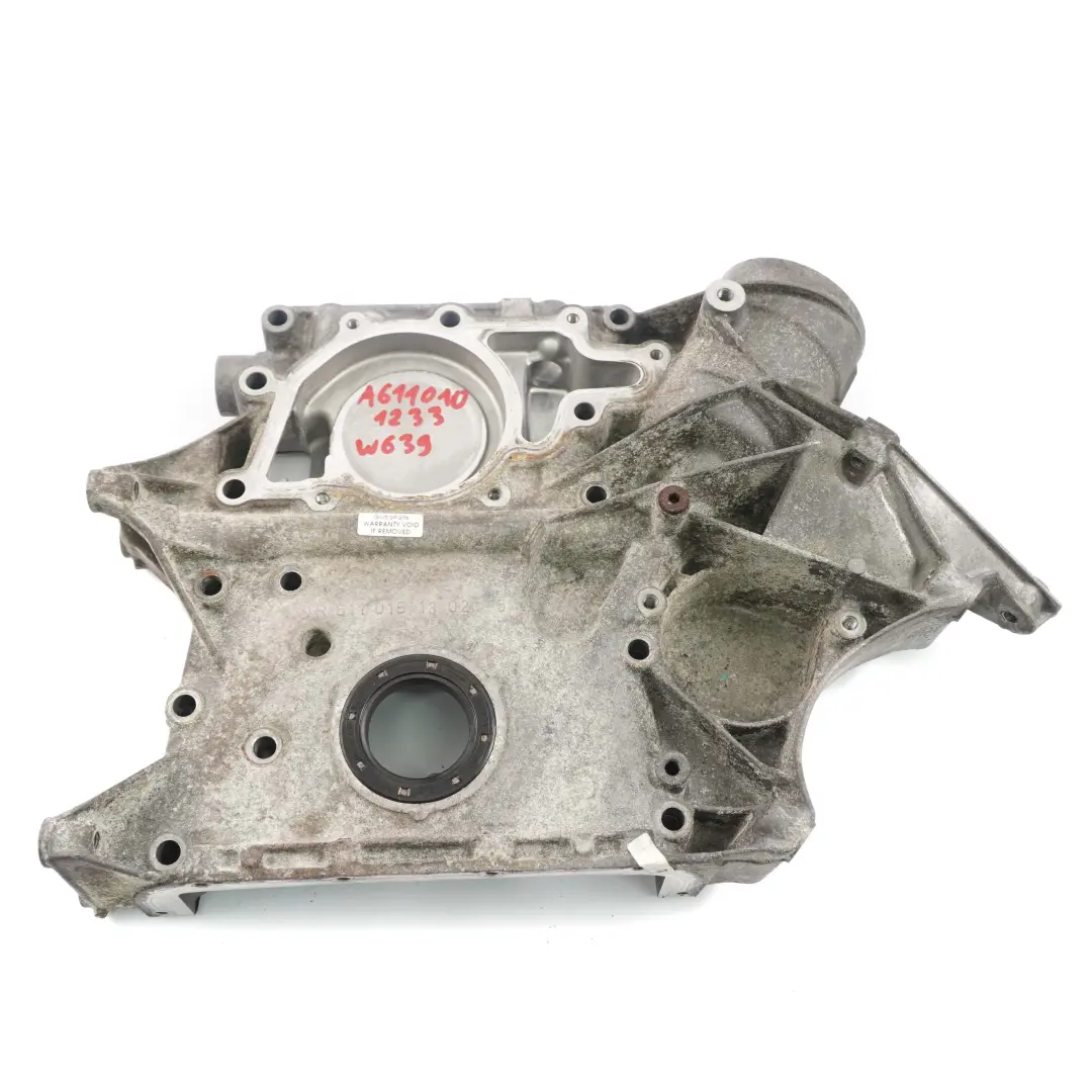 Mercedes-Benz Vito W639 OM646 Coperchio della scatola distribuzione per con numero di parte A6460101233 Mercedes-Benz Vito W639 OM646 Coperchio della scatola distribuzione - SKU A6460101233 - Numero di parte A6460101233