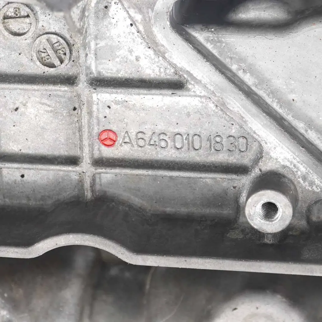 OM646 Diesel Cilindro Culata Tapa De Válvula para Mercedes W639 con número de pieza A6460101830 Mercedes W639 OM646 Diesel Cilindro Culata Tapa De Válvula - SKU A6460101830 - Número de pieza A6460101830