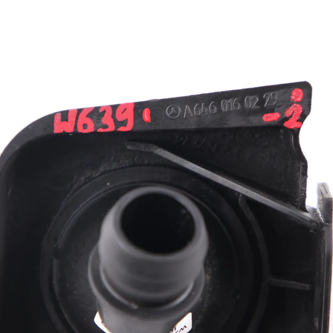 Capuchon tuyau remplissage d'huile pour Mercedes W639 à propos du numéro de pièce A6460160229 Mercedes W639 Capuchon tuyau remplissage d'huile - SKU A6460160229-2 - Numéro de pièce A6460160229