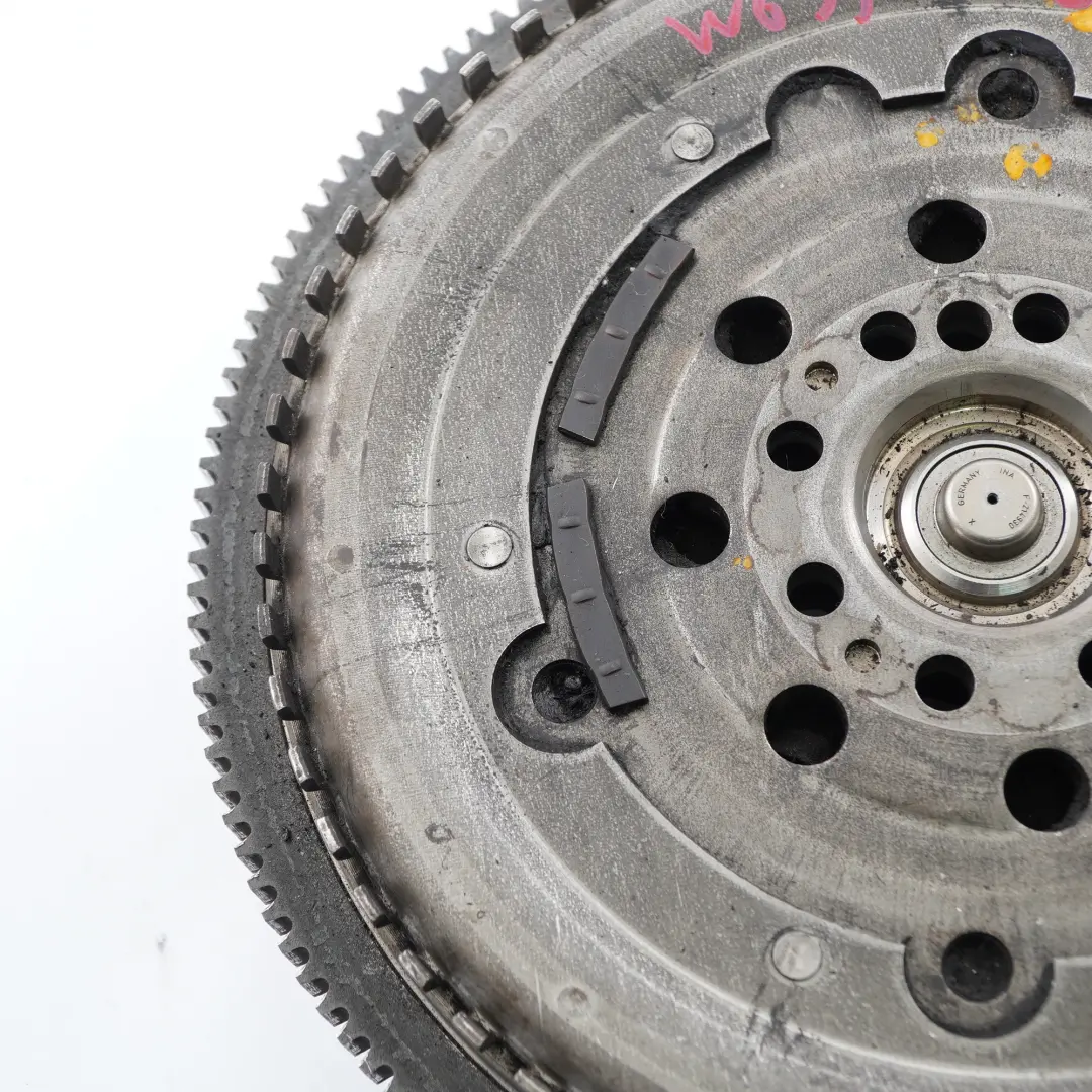 OM646 Volano a doppia massa per Mercedes Vito W639 Diesel con numero di parte A6460300805 Mercedes Vito W639 Diesel OM646 Volano a doppia massa - SKU A6460300805 - Numero di parte A6460300805