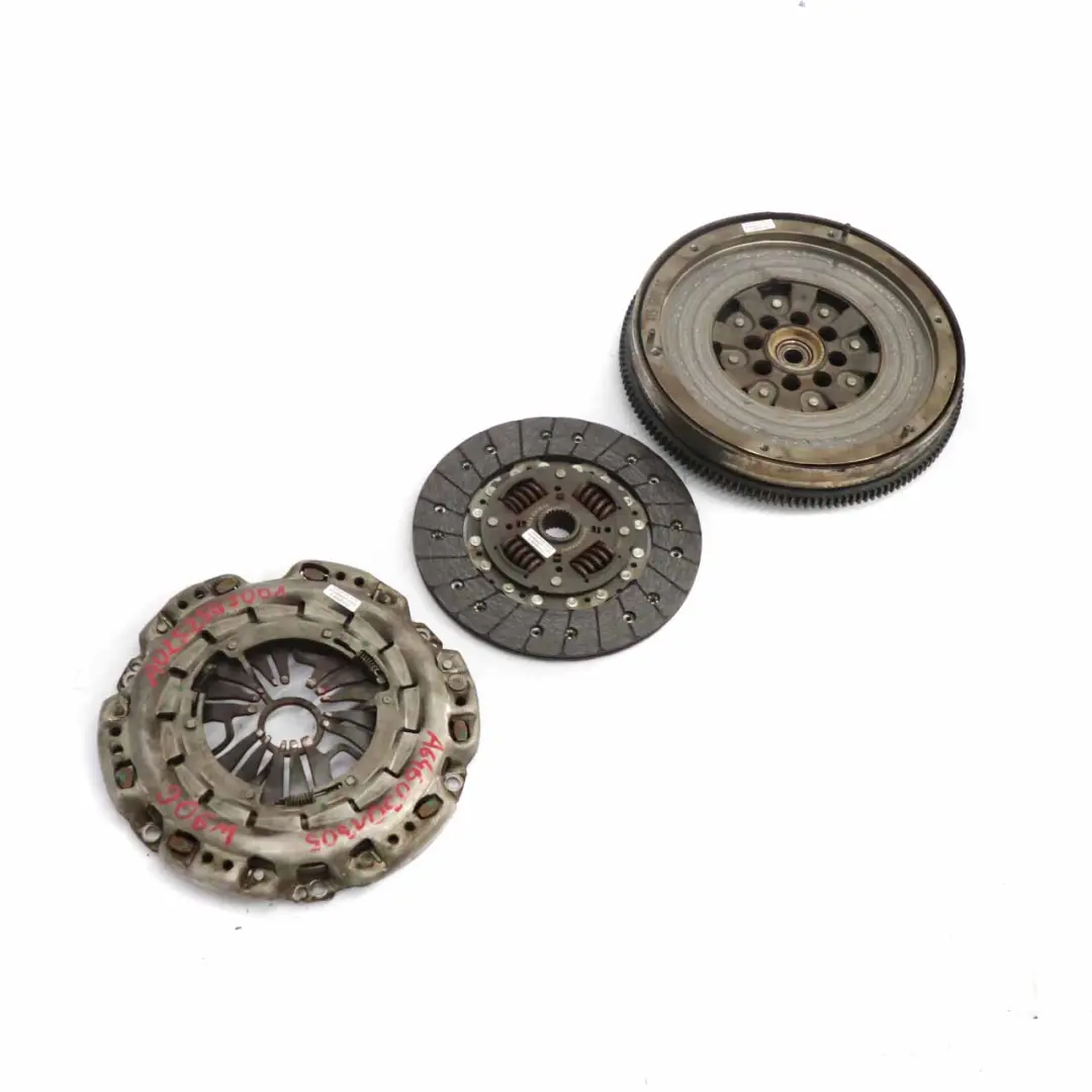 OM646 Kit d'embrayage double volant moteur pour Mercedes Sprinter W906 à propos du numéro de pièce A6460301305 Mercedes Sprinter W906 OM646 Kit d'embrayage double volant moteur - SKU A6460301305 - Numéro de pièce A6460301305