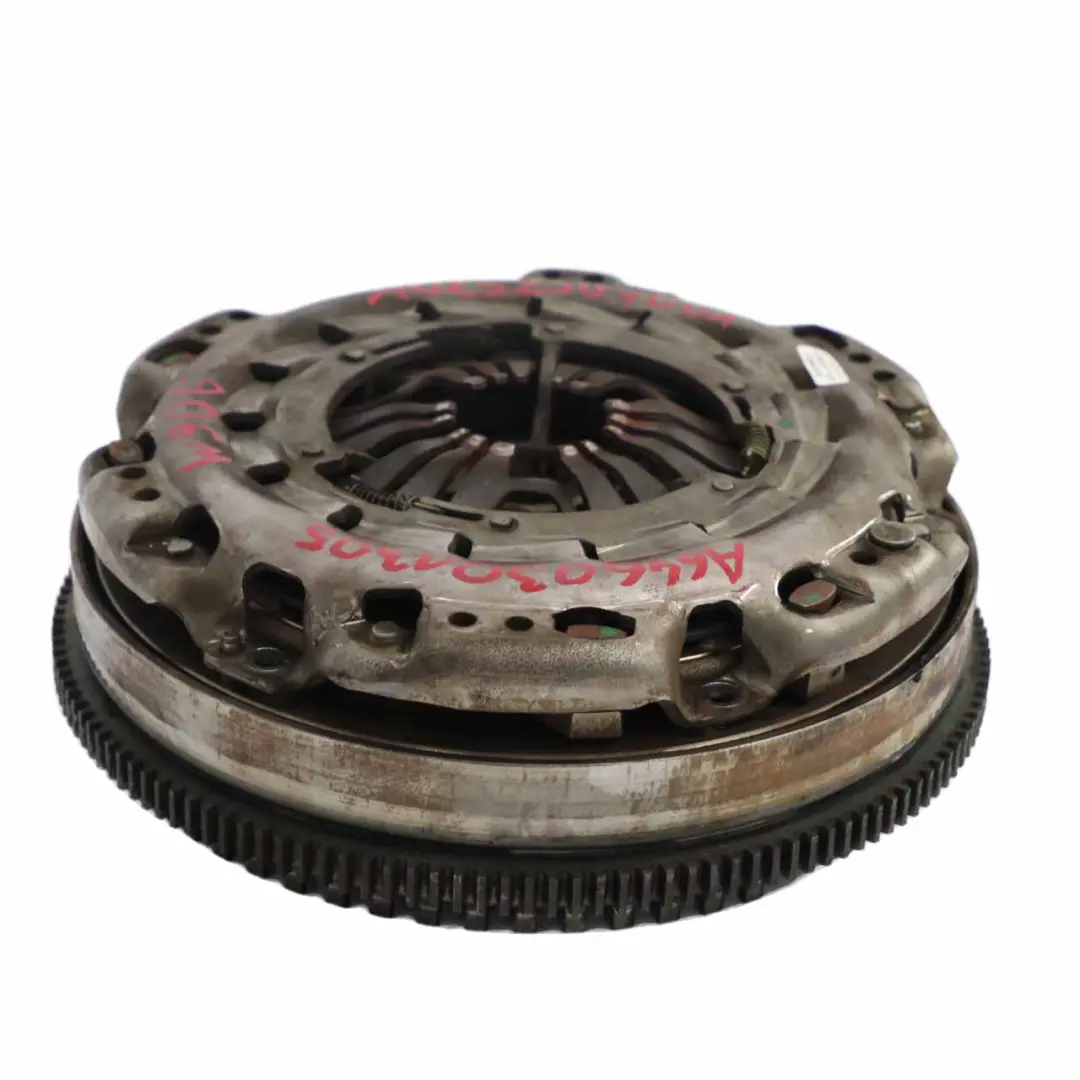 OM646 Zwei massen schwungrad Kupplungssatz für Mercedes Sprinter W906 mit Teilenummer A6460301305 Mercedes Sprinter W906 OM646 Zwei massen schwungrad Kupplungssatz - SKU A6460301305 - Teilenummer A6460301305