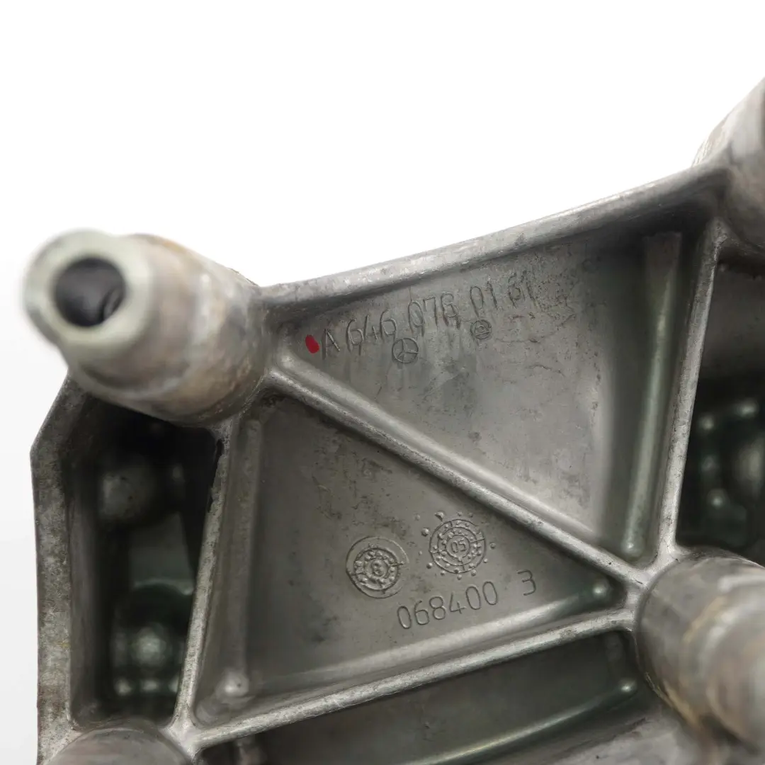 Mercedes Vito W639 OM646 Support De Filtre À Carburant Moteur - SKU A6460780161 - Numéro de pièce A6460780161