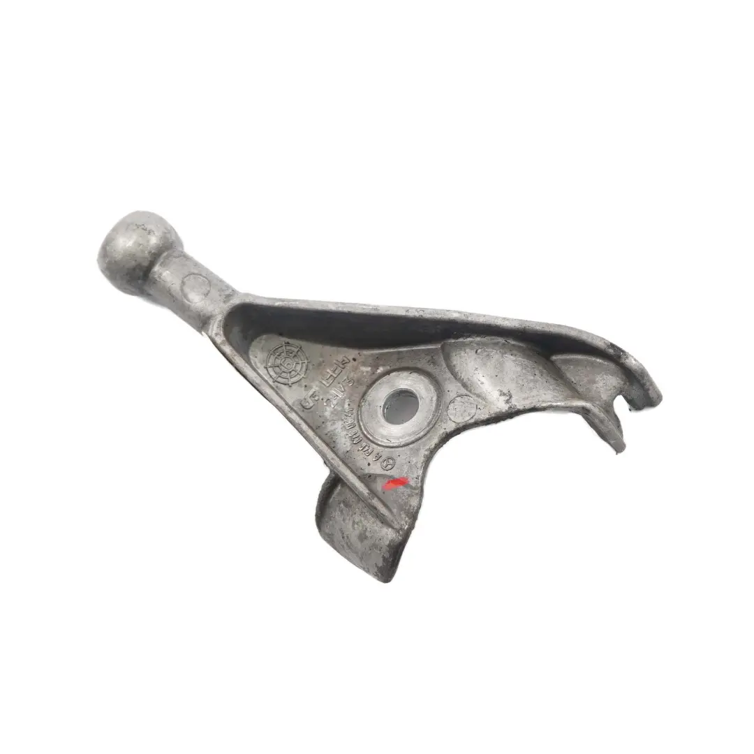 Support de montage conduite de carburant moteur OM646 pour Mercedes W203 à propos du numéro de pièce A6460780641 Mercedes W203 Support de montage conduite de carburant moteur OM646 - SKU A6460780641 - Numéro de pièce A6460780641