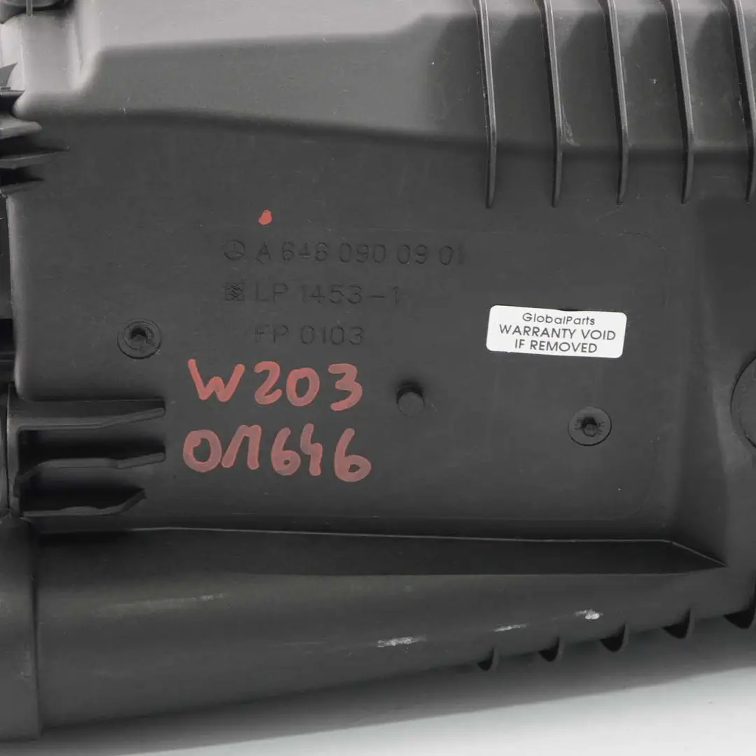 OM642 Lufteinlass Schalldämpfer Rohr Diesel für Mercedes W204 W212 mit Teilenummer A6460900901 Mercedes W204 W212 OM642 Lufteinlass Schalldämpfer Rohr Diesel - SKU A6460900901 - Teilenummer A6460900901