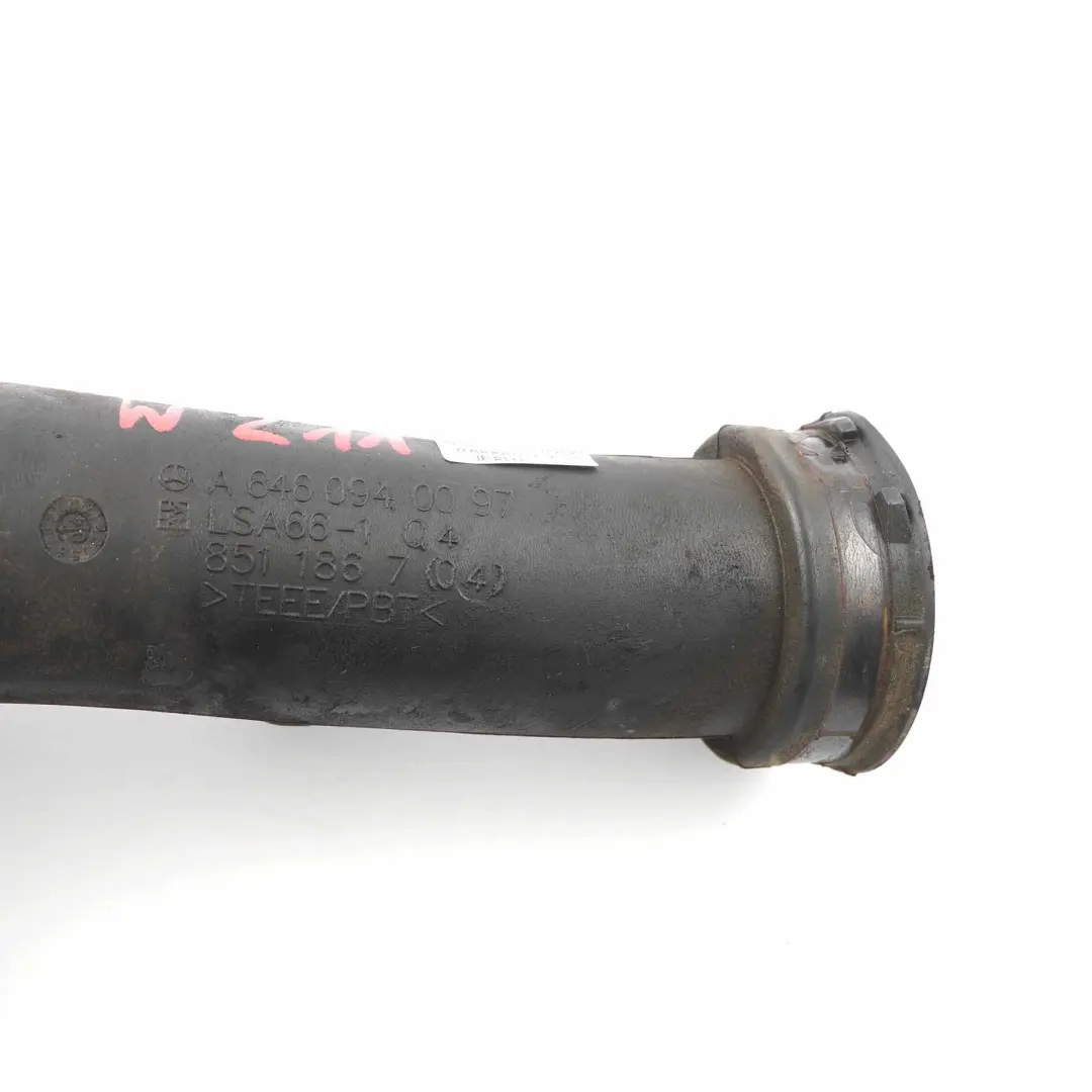 OM646 Turbo Ladeluftkühler Ansaugrohr Schlauchleitung für Mercedes W211 mit Teilenummer A6460940097 Mercedes W211 OM646 Turbo Ladeluftkühler Ansaugrohr Schlauchleitung - SKU A6460940097 - Teilenummer A6460940097