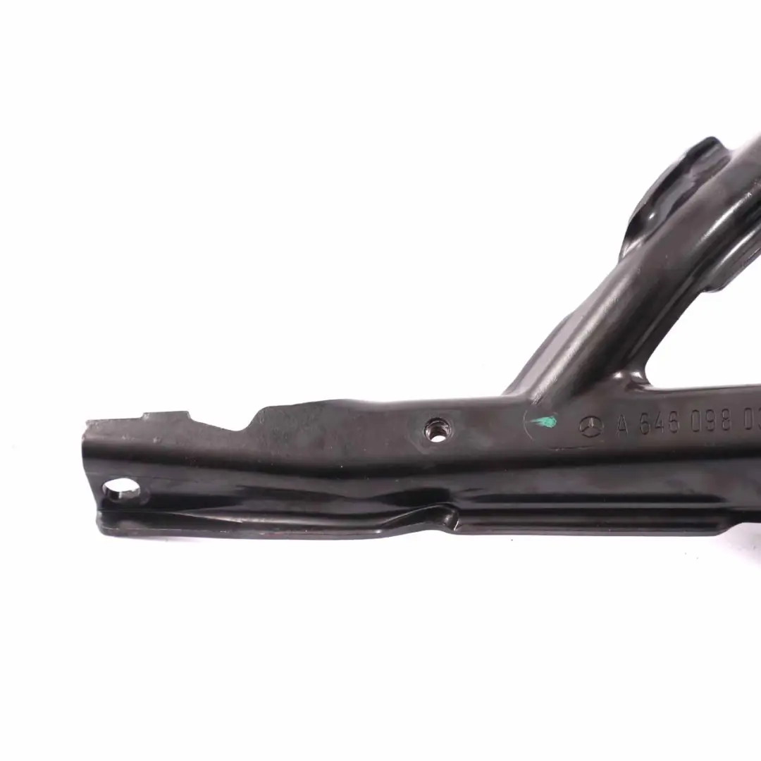 Supporto motore Mercedes W203 W209 W211 OM646 Supporto staffa per con numero di parte A6460980329 Supporto motore Mercedes W203 W209 W211 OM646 Supporto staffa - SKU A6460980329 - Numero di parte A6460980329