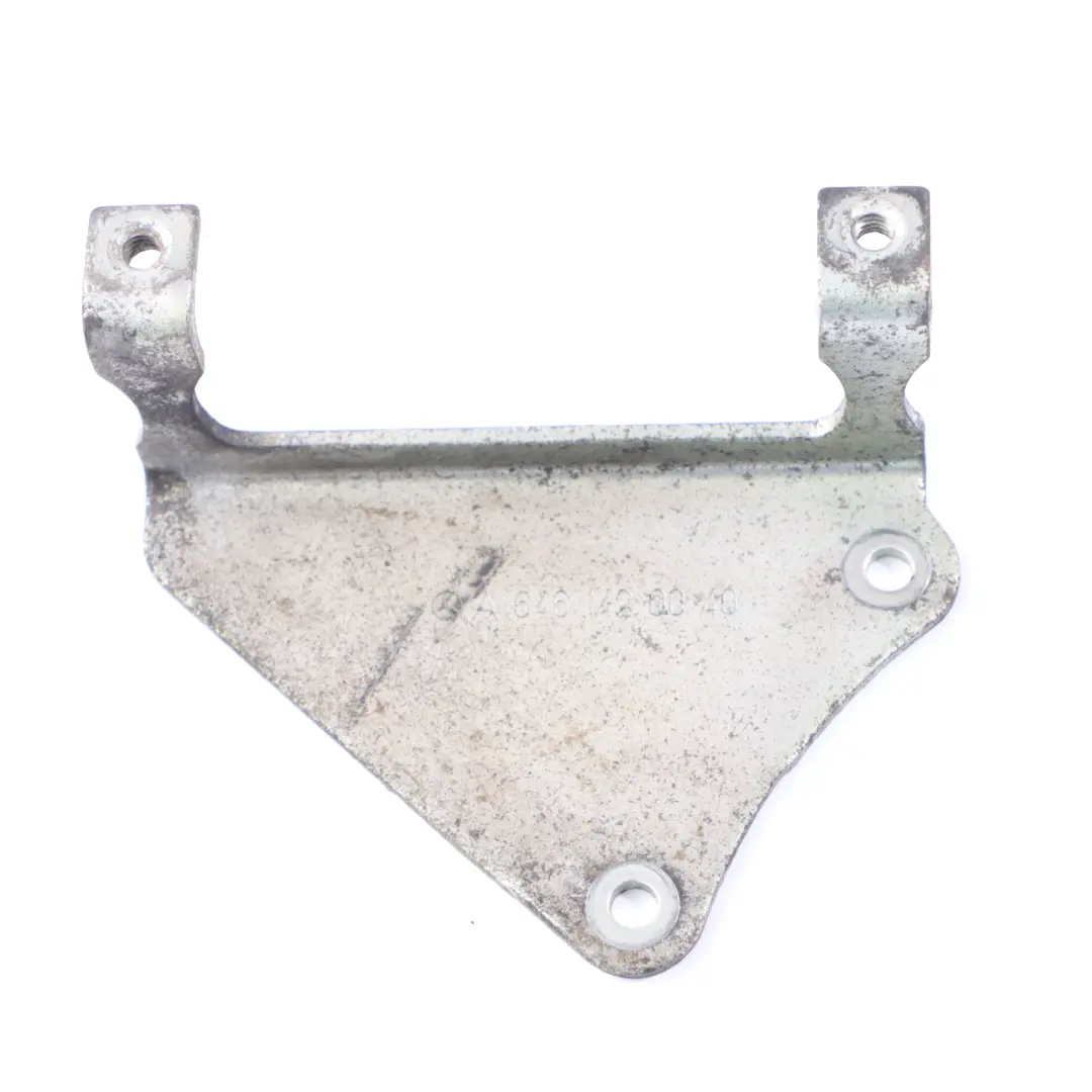 Mercedes Vito W639 scarico Cooler montaggio supporto staffa titolare - SKU A6461420040 - Numero di parte A6461420040