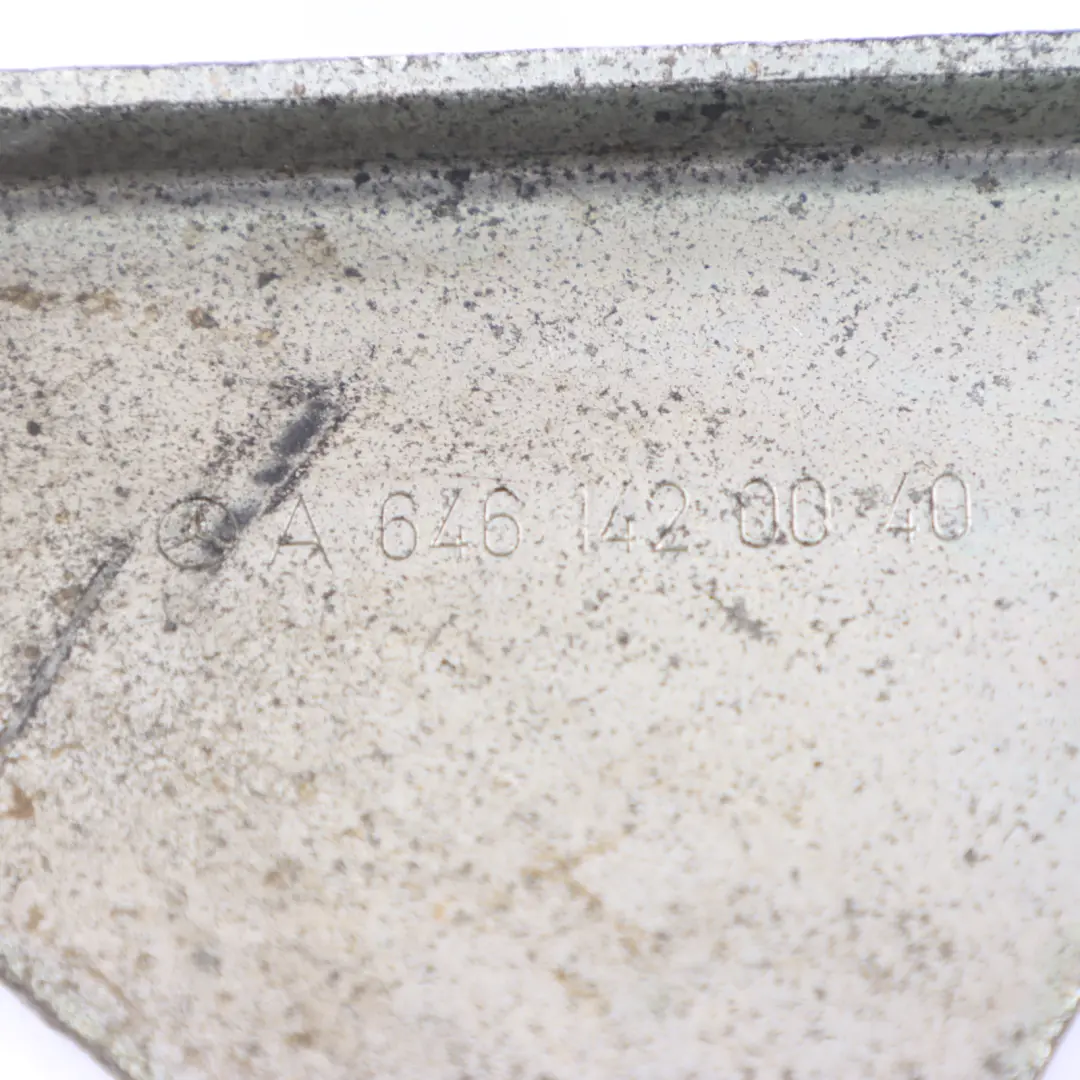 scarico Cooler montaggio supporto staffa titolare per Mercedes Vito W639 con numero di parte A6461420040 Mercedes Vito W639 scarico Cooler montaggio supporto staffa titolare - SKU A6461420040 - Numero di parte A6461420040