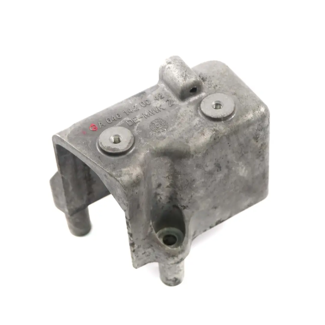 Mercedes-Benz Vito W639 OM646 Motor Filtro De Combustible Soporte para con número de pieza A6461420042 Mercedes-Benz Vito W639 OM646 Motor Filtro De Combustible Soporte - SKU A6461420042 - Número de pieza A6461420042
