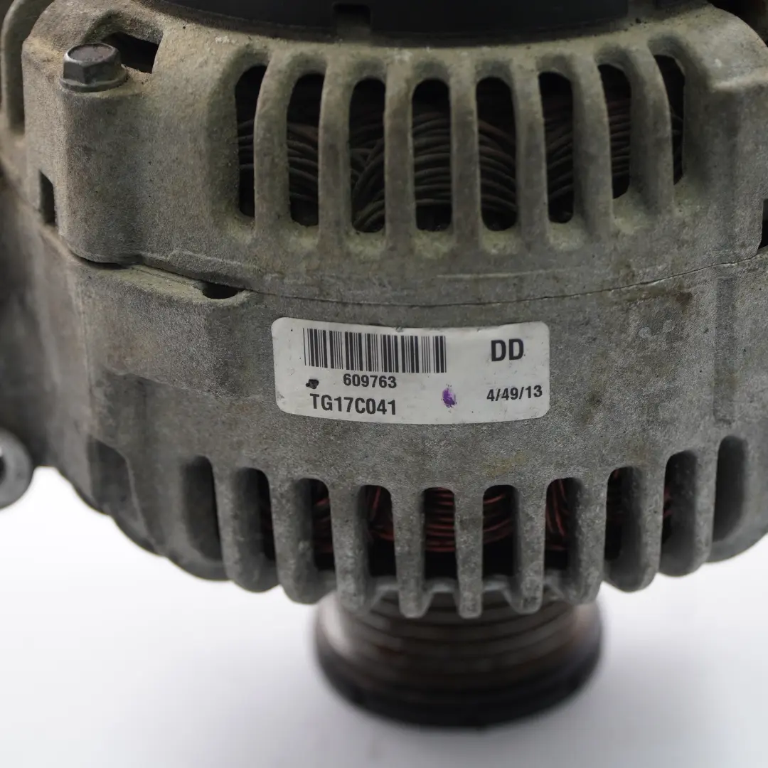 Alternator 180A do Mercedes Vito W639 Sprinter W906 o numerze A6461541102 Mercedes Vito W639 Sprinter W906 Alternator 180A - SKU A6461541102-1 - Numer Części A6461541102