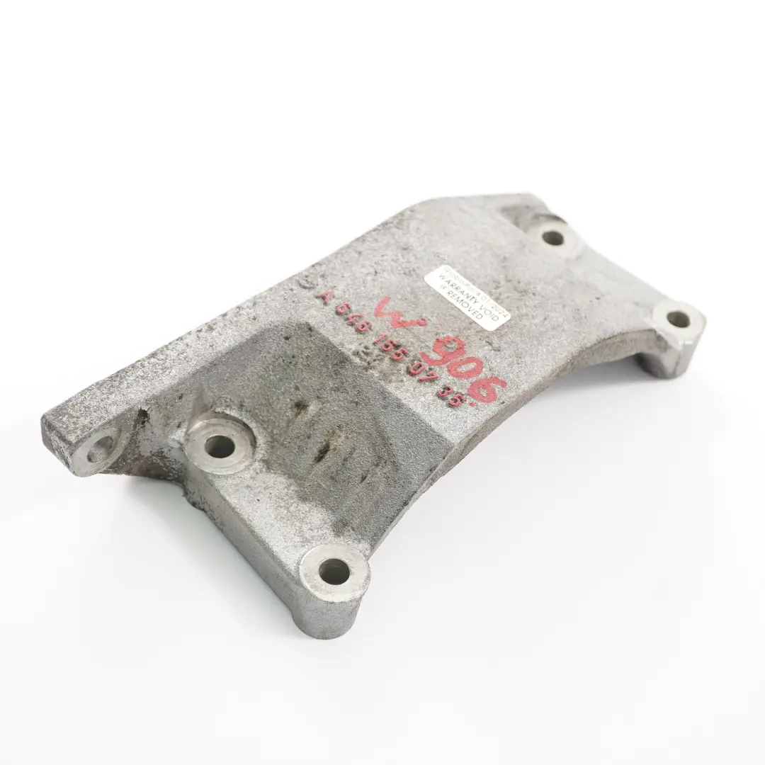 OM646 Soporte Montaje Alternador Caja Distribución para Mercedes W906 con número de pieza A6461550735 Mercedes W906 OM646 Soporte Montaje Alternador Caja Distribución - SKU A6461550735 - Número de pieza A6461550735