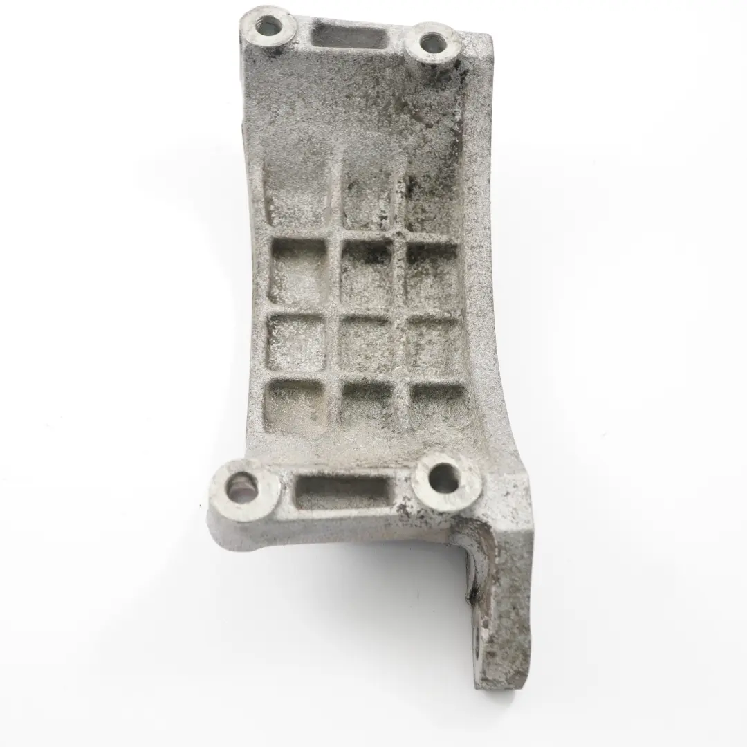 Mercedes W906 OM646 Staffa montaggio del supporto dell'alternatore - SKU A6461550735 - Numero di parte A6461550735