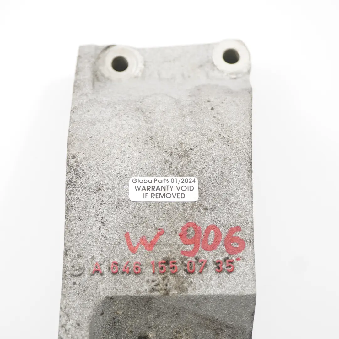 Mercedes W906 OM646 Support Montage Alternateur Carter Distribution - SKU A6461550735 - Numéro de pièce A6461550735