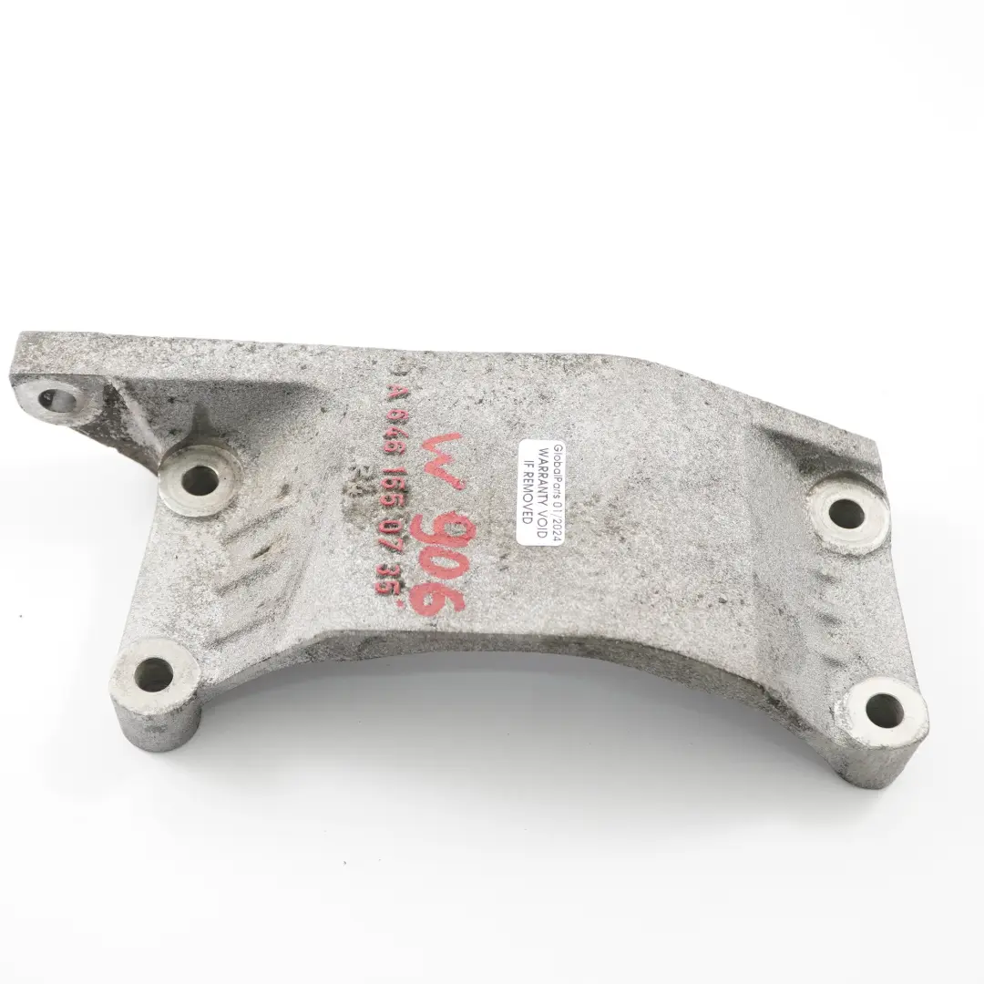 OM646 Soporte Montaje Alternador Caja Distribución para Mercedes W906 con número de pieza A6461550735 Mercedes W906 OM646 Soporte Montaje Alternador Caja Distribución - SKU A6461550735 - Número de pieza A6461550735