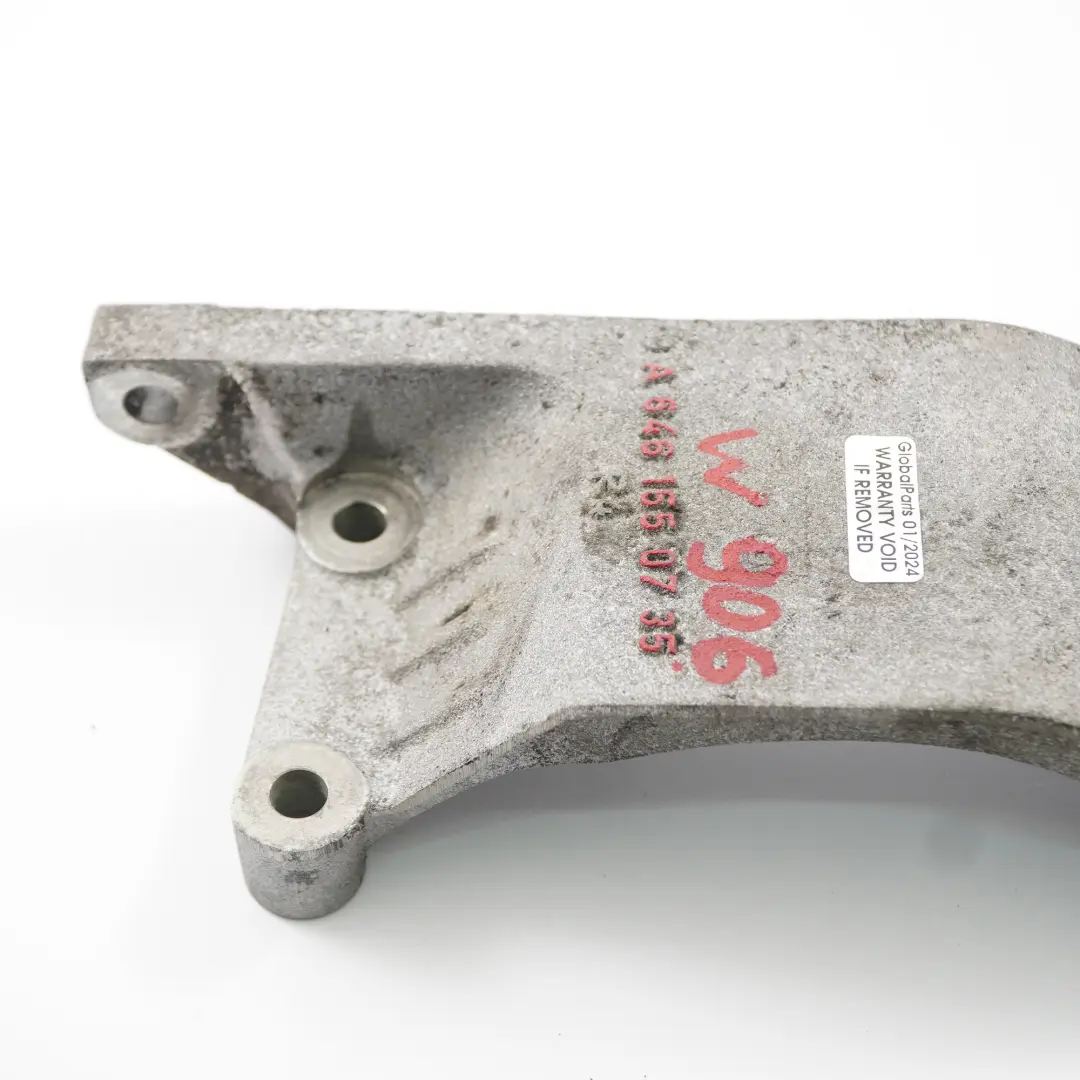 Mercedes W906 OM646 Support Montage Alternateur Carter Distribution - SKU A6461550735 - Numéro de pièce A6461550735