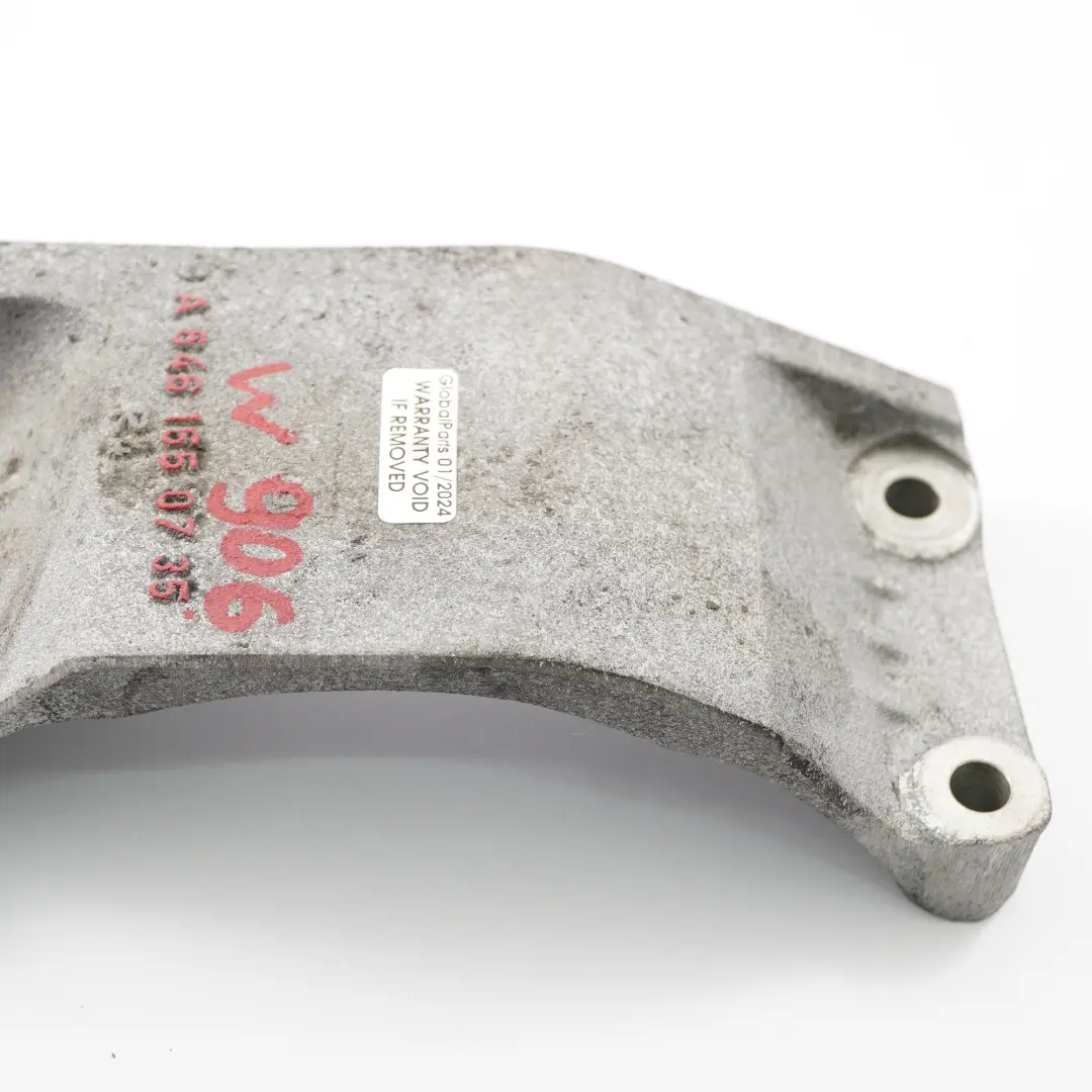Mercedes W906 OM646 Support Montage Alternateur Carter Distribution - SKU A6461550735 - Numéro de pièce A6461550735