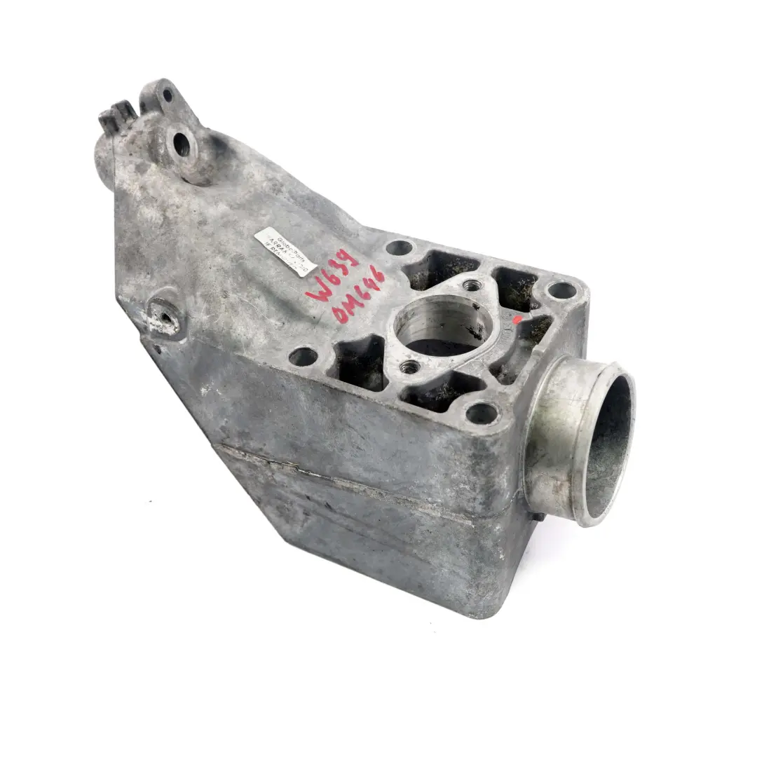 OM646 Lewa Łapa Silnika do MERCEDES Vito W639 o numerze A6462230004 MERCEDES Vito W639 OM646 Lewa Łapa Silnika - SKU A6462230004 - Numer Części A6462230004