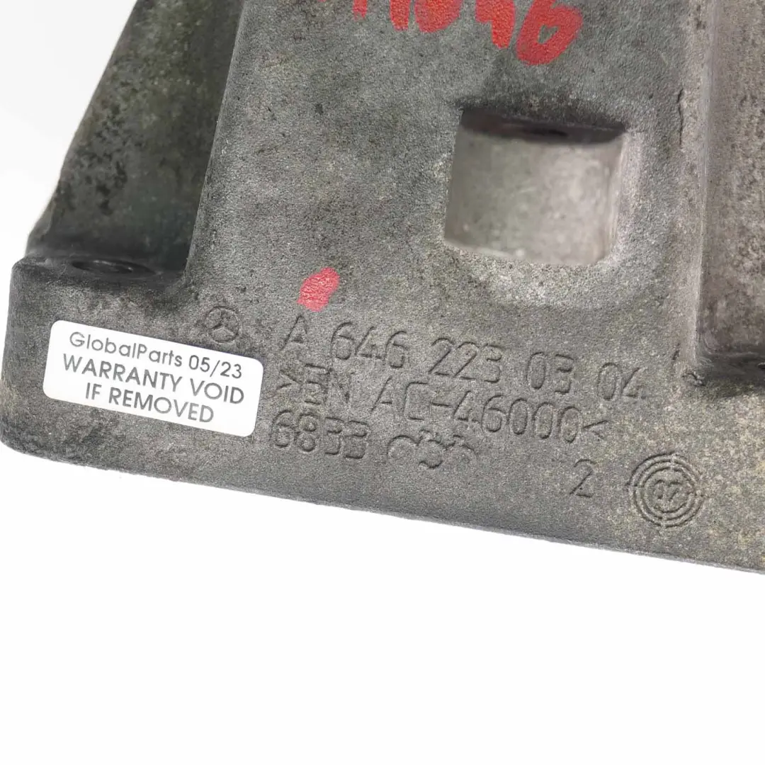 Mercedes W906 Support de support de moteur diesel OM646 droit - SKU A6462230304 - Numéro de pièce A6462230304