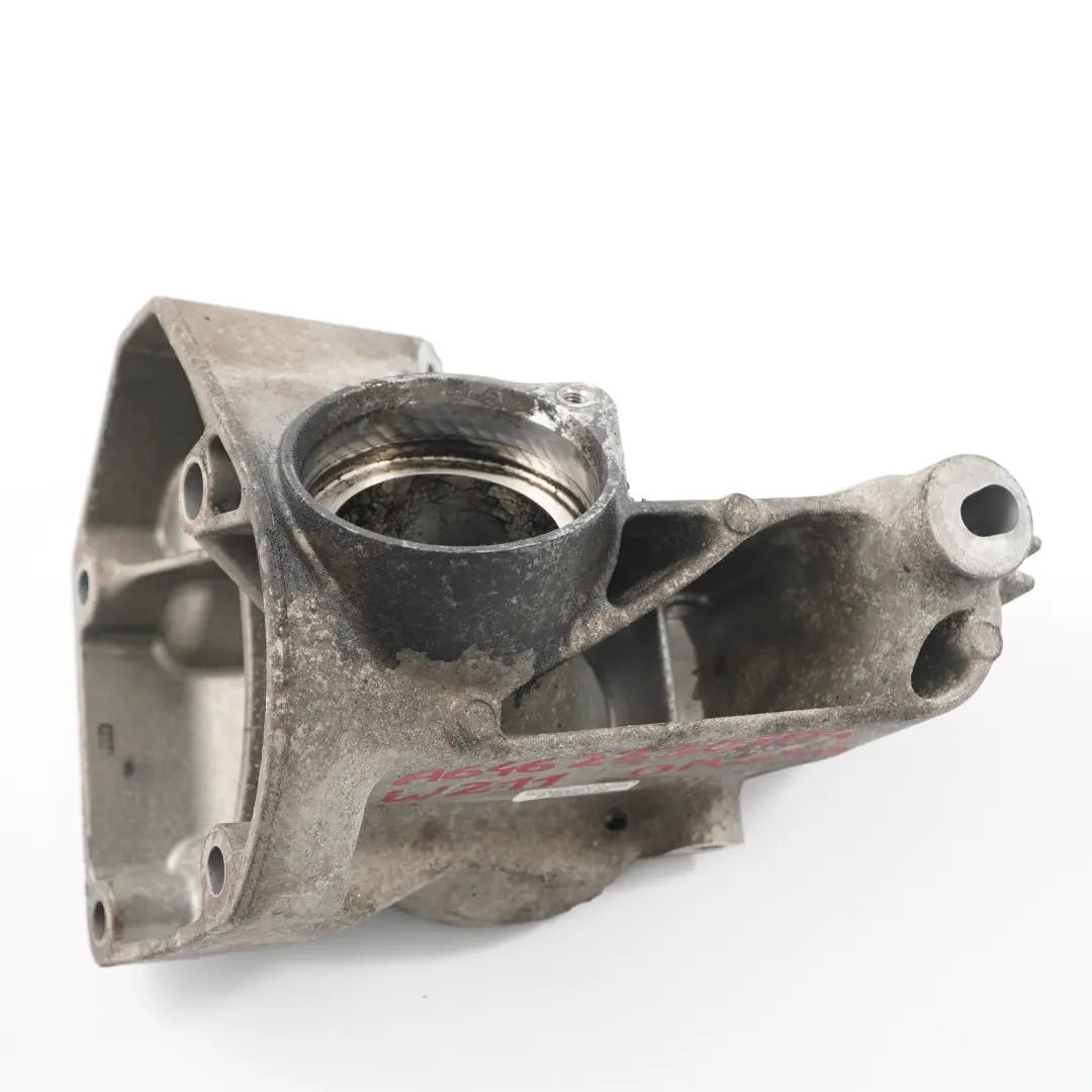 Vettore Mercedes W211 Diesel OM646 Supporto motore sinistro per con numero di parte A6462230504 Vettore Mercedes W211 Diesel OM646 Supporto motore sinistro - SKU A6462230504 - Numero di parte A6462230504