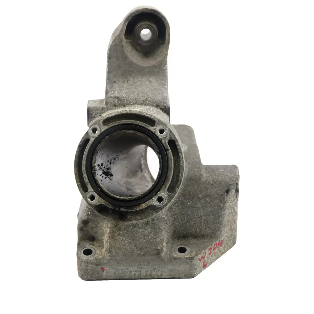 OM646 Lewa Łapa Wspornik Silnika do Mercedes W204 o numerze A6462230604 Mercedes W204 OM646 Lewa Łapa Wspornik Silnika - SKU A6462230604 - Numer Części A6462230604