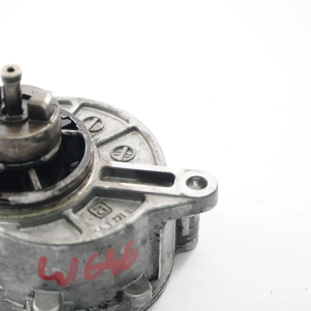 Pompe à vide pour moteur diesel Mercedes W211 OM646 pour à propos du numéro de pièce A6462300265 Pompe à vide pour moteur diesel Mercedes W211 OM646 - SKU A6462300265 - Numéro de pièce A6462300265