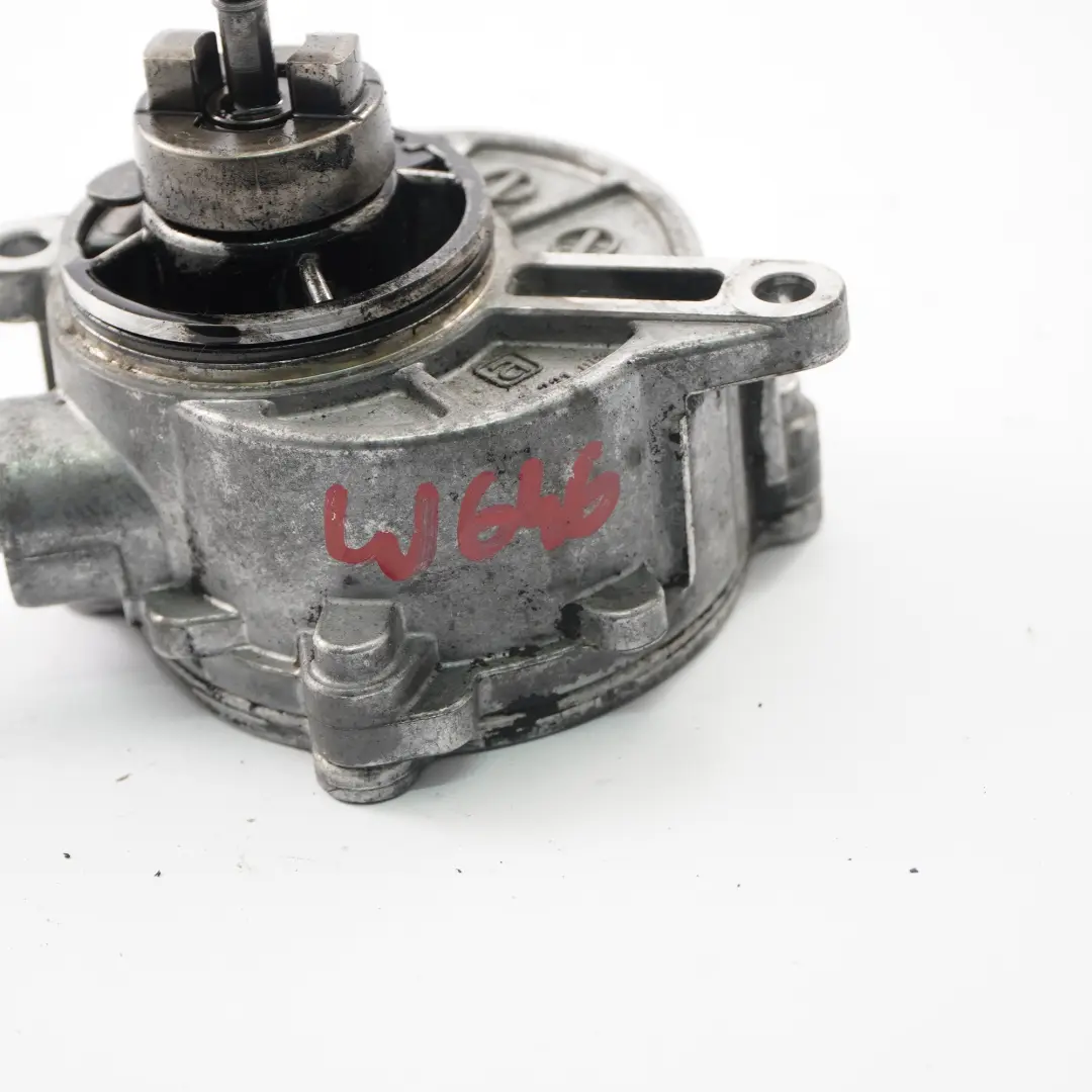 Pompe à vide pour moteur diesel Mercedes W211 OM646 pour à propos du numéro de pièce A6462300265 Pompe à vide pour moteur diesel Mercedes W211 OM646 - SKU A6462300265 - Numéro de pièce A6462300265