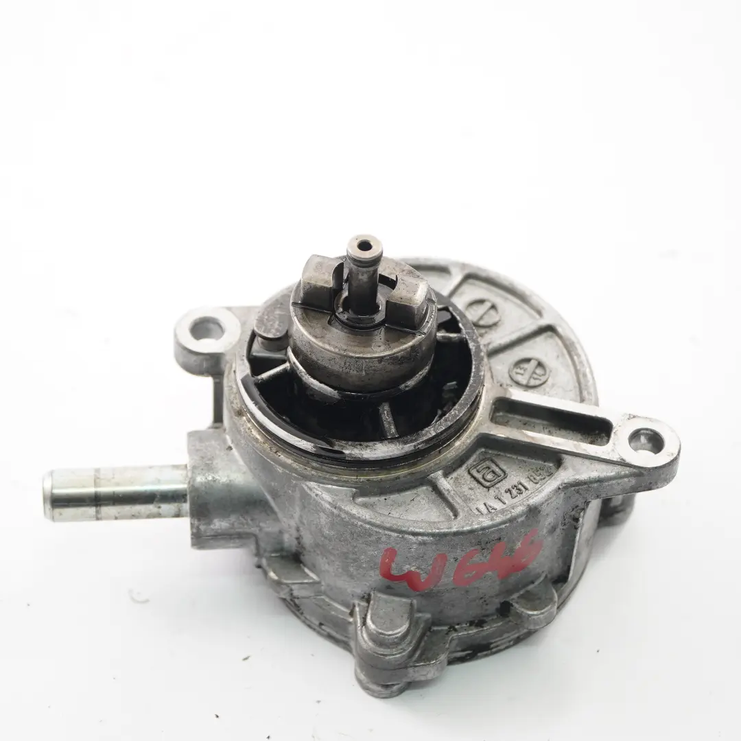 OM646 Diesel motor Unterdruck pumpe für Mercedes W211 mit Teilenummer A6462300265 Mercedes W211 OM646 Diesel motor Unterdruck pumpe - SKU A6462300265 - Teilenummer A6462300265