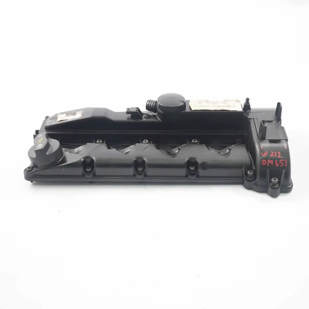 Mercedes W639 W906 Diesel OM651 Couvercle moteur Tête Panneau bascul - SKU A6510100230 - Numéro de pièce A6510100230