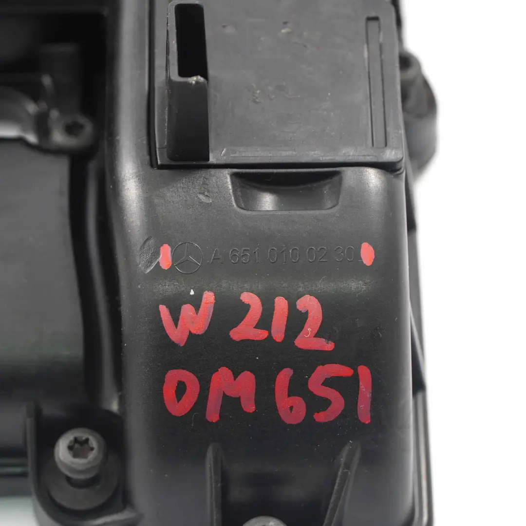 OM651 Tapa motor Panel balancines para Mercedes W639 W906 Diesel con número de pieza A6510100230 Mercedes W639 W906 Diesel OM651 Tapa motor Panel balancines - SKU A6510100230 - Número de pieza A6510100230