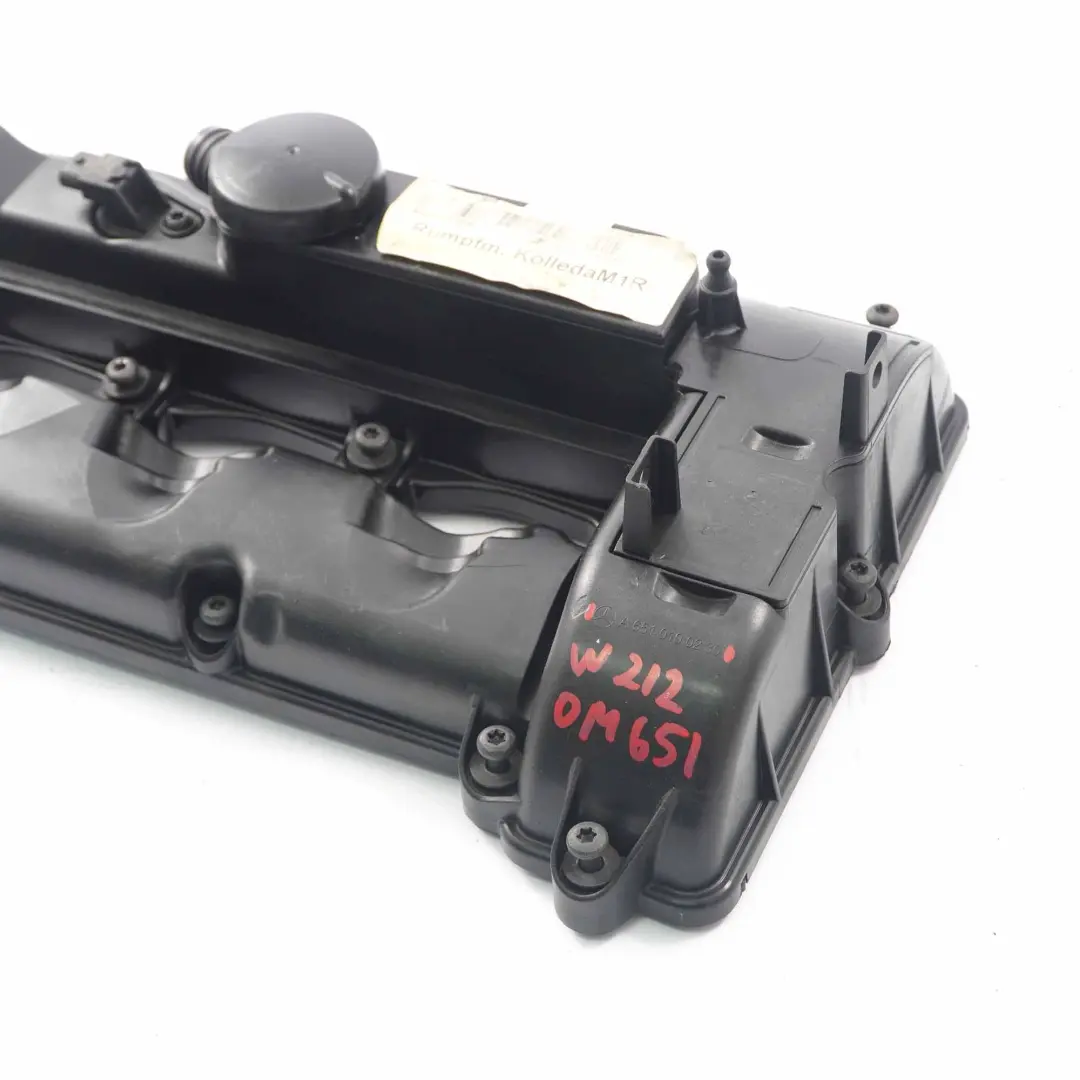 OM651 Coperchio Motore Testa Pannello Bilanciere per Mercedes W639 W906 con numero di parte A6510100230 Mercedes W639 W906 OM651 Coperchio Motore Testa Pannello Bilanciere - SKU A6510100230 - Numero di parte A6510100230