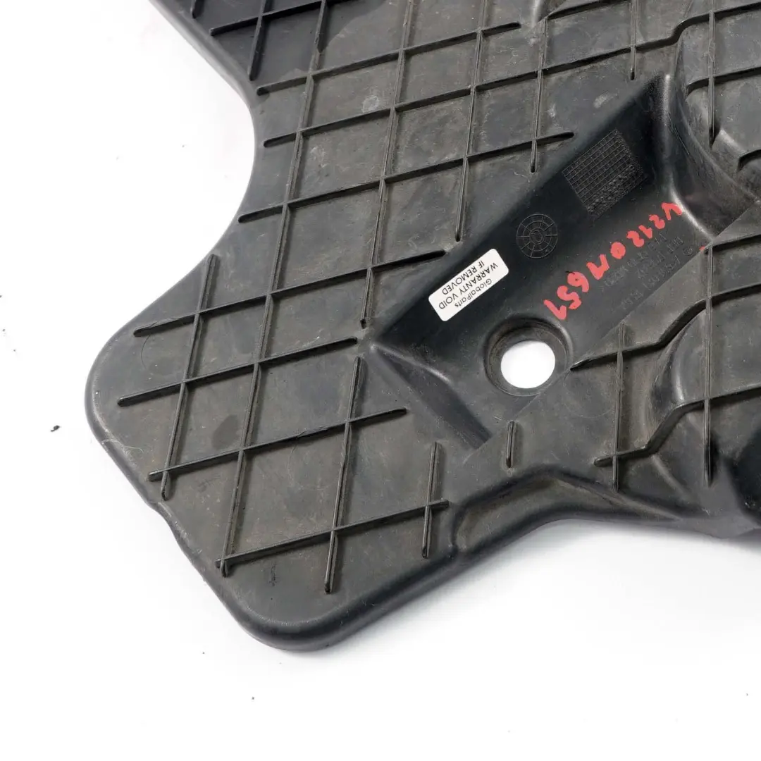 OM651 Diesel Motor Abdeckung Deckel Panel für Mercedes W212 mit Teilenummer A6510101867 Mercedes W212 OM651 Diesel Motor Abdeckung Deckel Panel - SKU A6510101867 - Teilenummer A6510101867