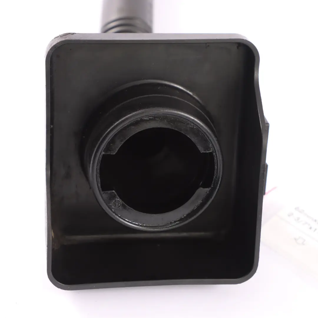 Cuello de llenado de aceite Mercedes Vito W447 Diesel OM651 para con número de pieza A6510105110 Cuello de llenado de aceite Mercedes Vito W447 Diesel OM651 - SKU A6510105110 - Número de pieza A6510105110