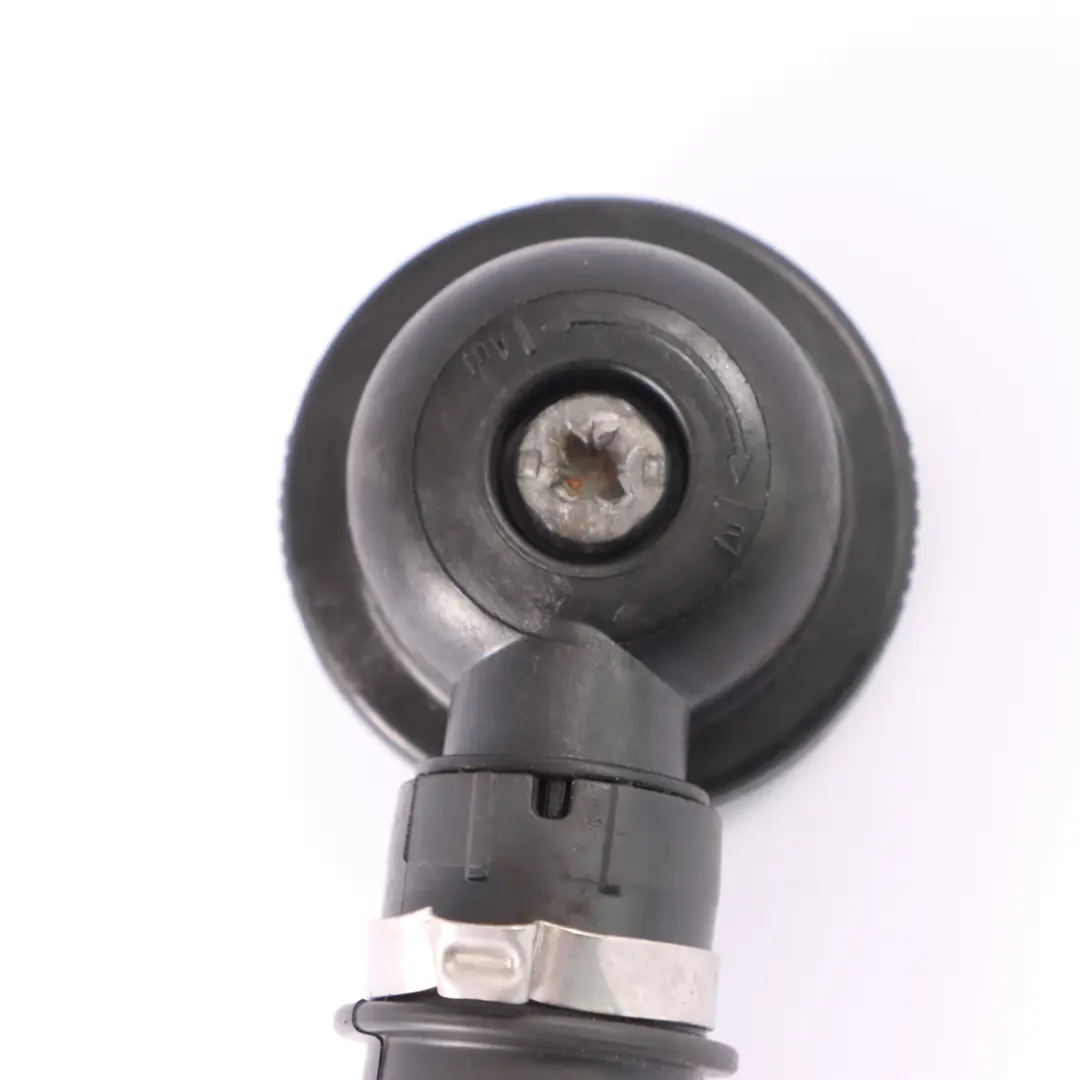 Collo olio Mercedes Vito W447 Diesel OM651 Tubo di riempimento olio per con numero di parte A6510105110 Collo olio Mercedes Vito W447 Diesel OM651 Tubo di riempimento olio - SKU A6510105110 - Numero di parte A6510105110