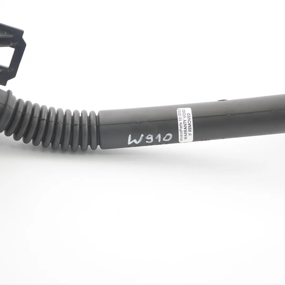 OM651 Tappo tubo testa cilindro collo riempimento olio per Mercedes W910 con numero di parte A6510106621 Mercedes W910 OM651 Tappo tubo testa cilindro collo riempimento olio - SKU A6510106621 - Numero di parte A6510106621