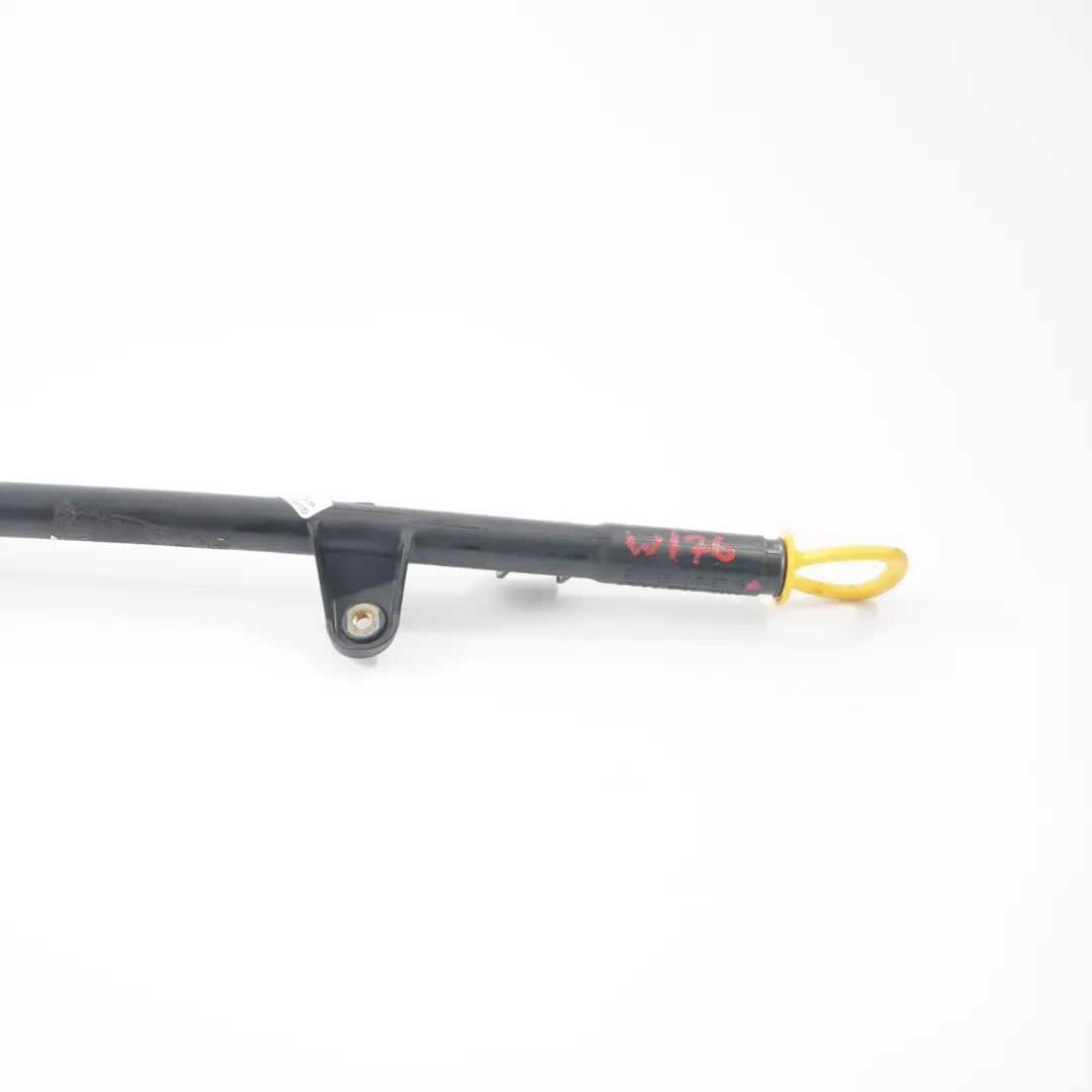 Jauge d'huile Mercedes W176 W246 OM651 Niveau d'huile Tube guide pour à propos du numéro de pièce A6510108718 Jauge d'huile Mercedes W176 W246 OM651 Niveau d'huile Tube guide - SKU A6510108718 - Numéro de pièce A6510108718