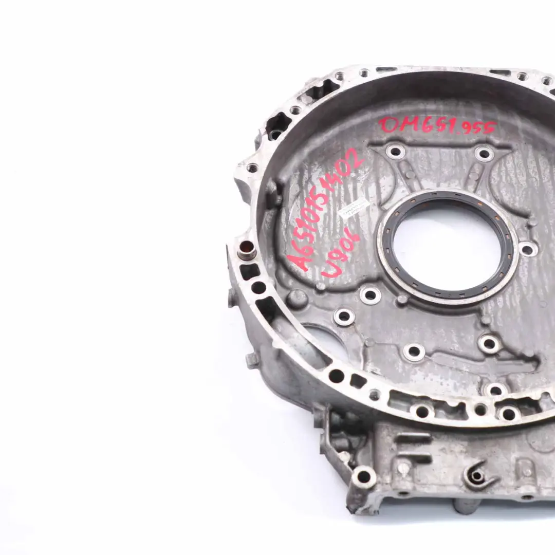 Couvercle vilebrequin Mercedes W906 OM651.955 Boîtier distribution pour à propos du numéro de pièce A6510151402 Couvercle vilebrequin Mercedes W906 OM651.955 Boîtier distribution - SKU A6510151402 - Numéro de pièce A6510151402
