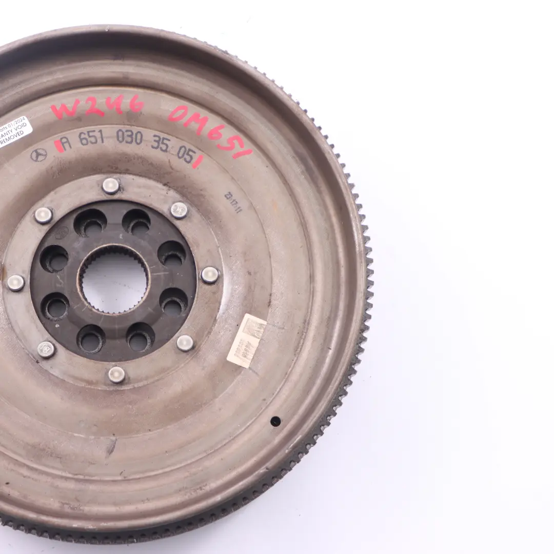 W264 OM651 Zweimassenschwungrad-Getriebe Automatik DMF für Mercedes mit Teilenummer A6510303505 Mercedes W264 OM651 Zweimassenschwungrad-Getriebe Automatik DMF - SKU A6510303505 - Teilenummer A6510303505