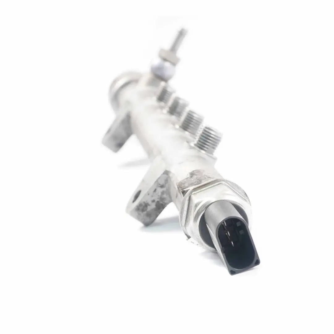 Rail Mercedes W204 W212 OM651 High Pressure Fuel Rail to Fuel Injection with Part number A6510700595 Fuel Injection Rail Mercedes W204 W212 OM651 High Pressure Fuel Rail - SKU A6510700595 - Part number A6510700595